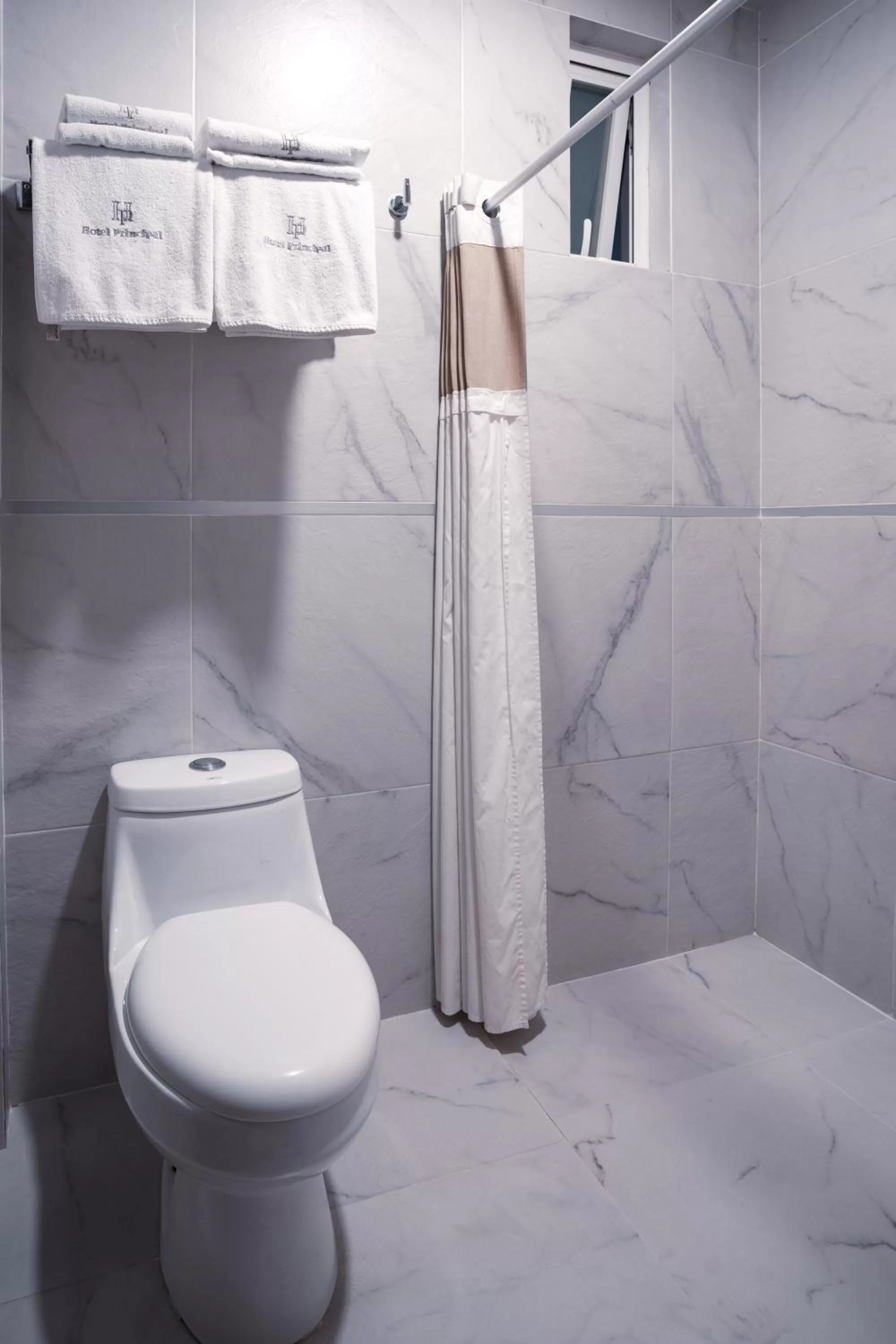 Bathroom in Hotel Principal