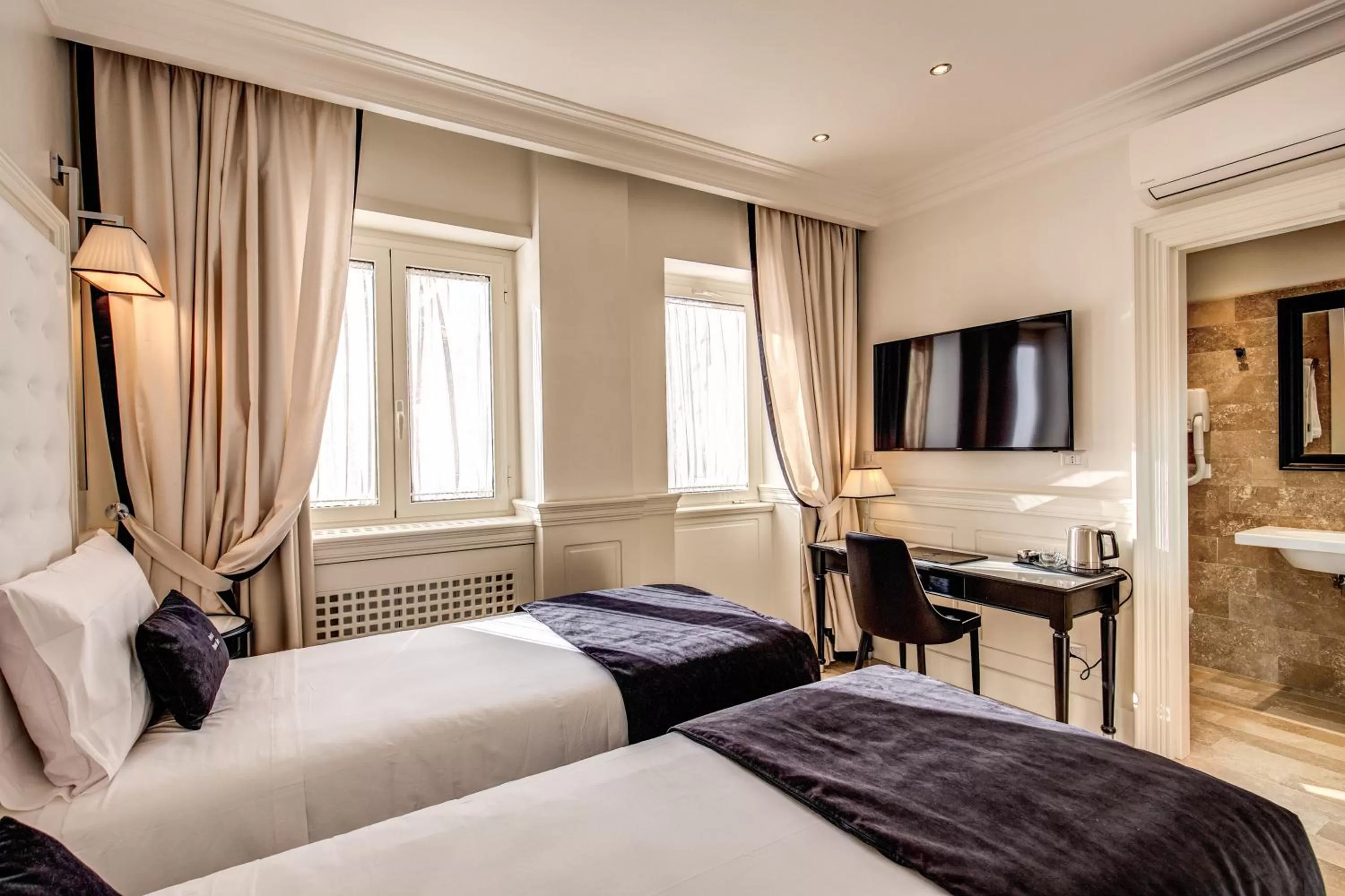 Photo of the whole room, Bed in Hotel Domus Mea