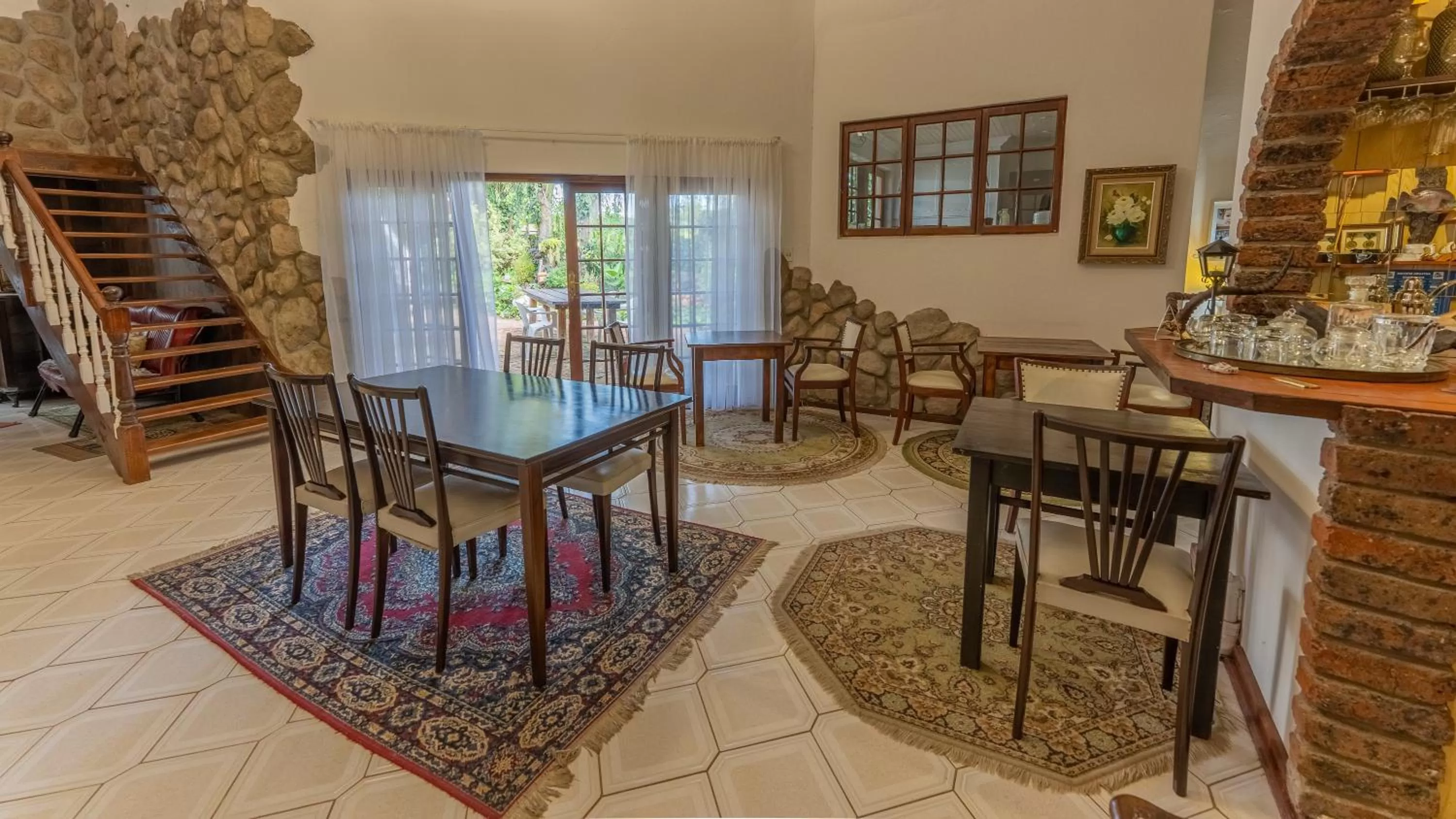 Dining area in Aquaelberg Place