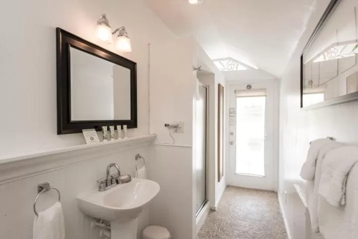 Room 8: Queen Room in Alexander's Gay Lesbian Guesthouse (Adult Only 21+)