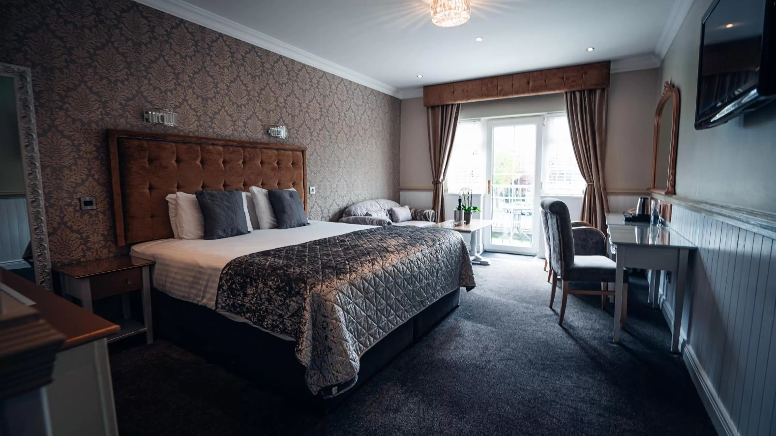 Bed in Beechlawn Hotel