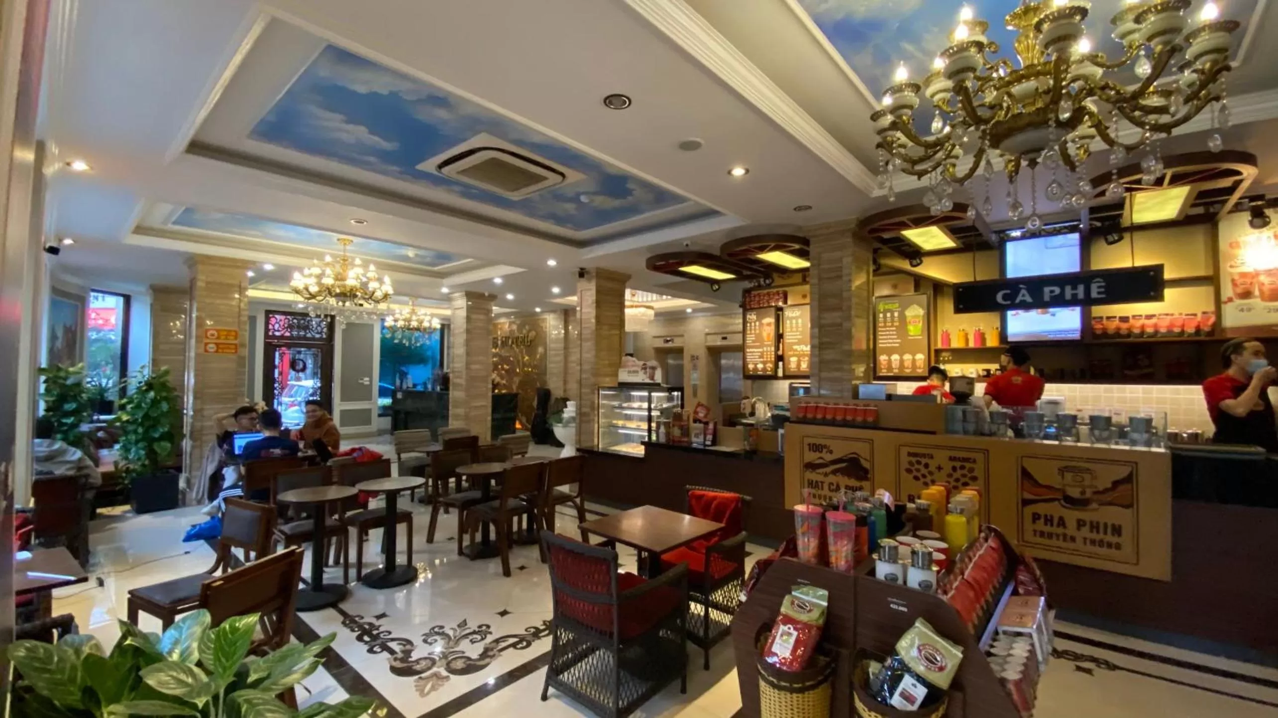 Restaurant/places to eat in Halais Hotel