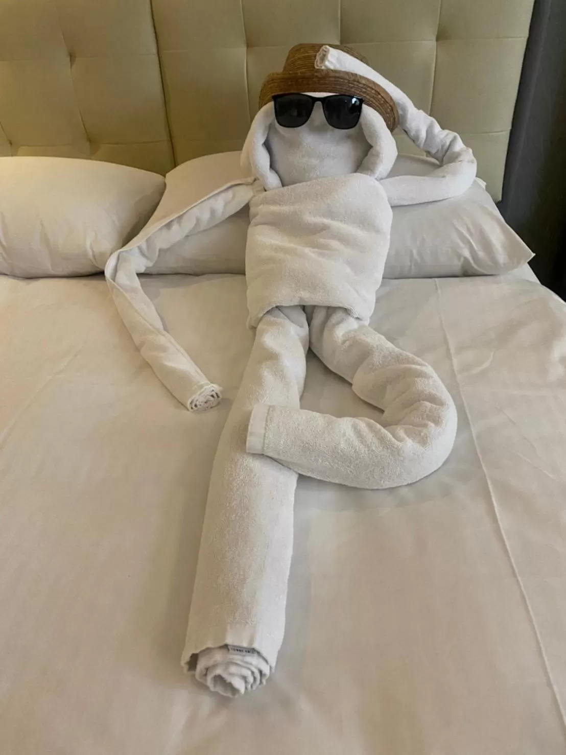 Photo of the whole room in 3 Door Hotel