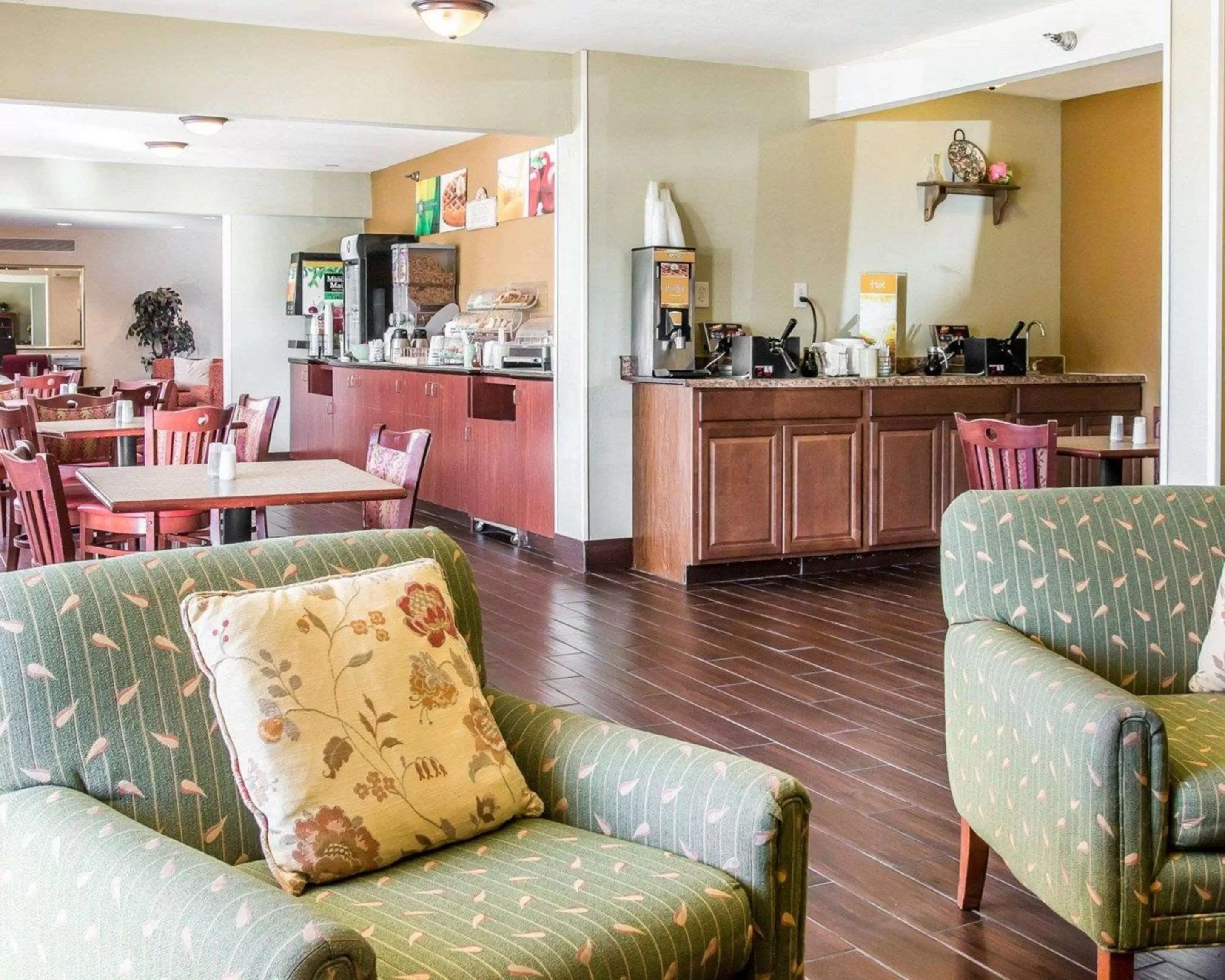 Restaurant/places to eat in Quality Inn