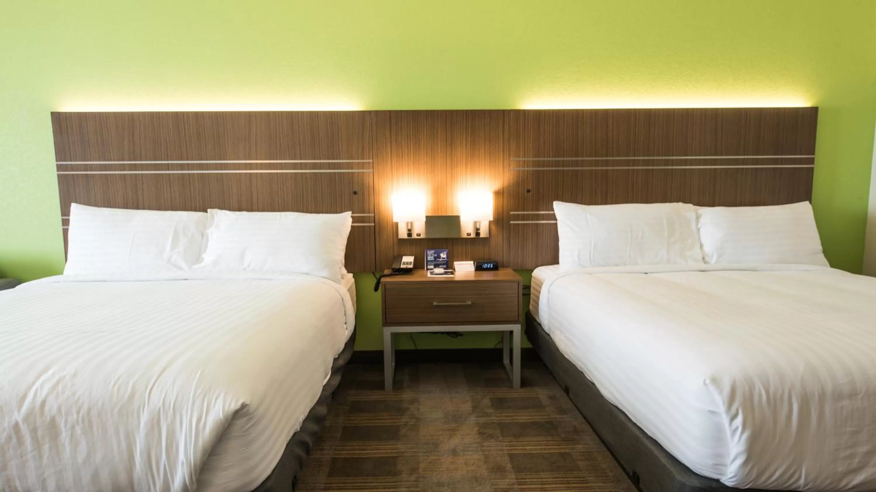 Photo of the whole room, Bed in Holiday Inn Express & Suites - Dripping Springs - Austin Area by IHG
