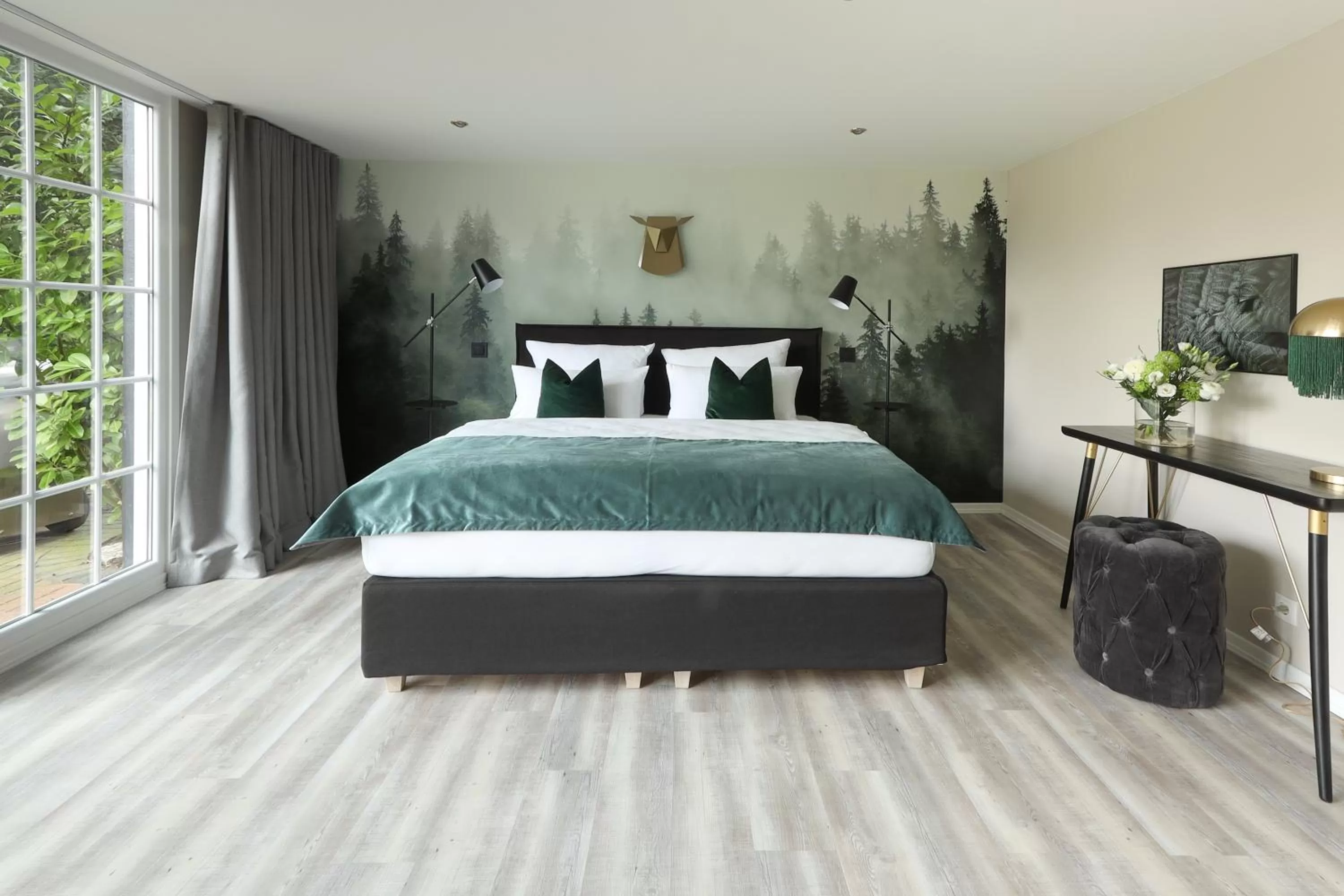 Photo of the whole room, Bed in Meinsbur Boutique Hotel