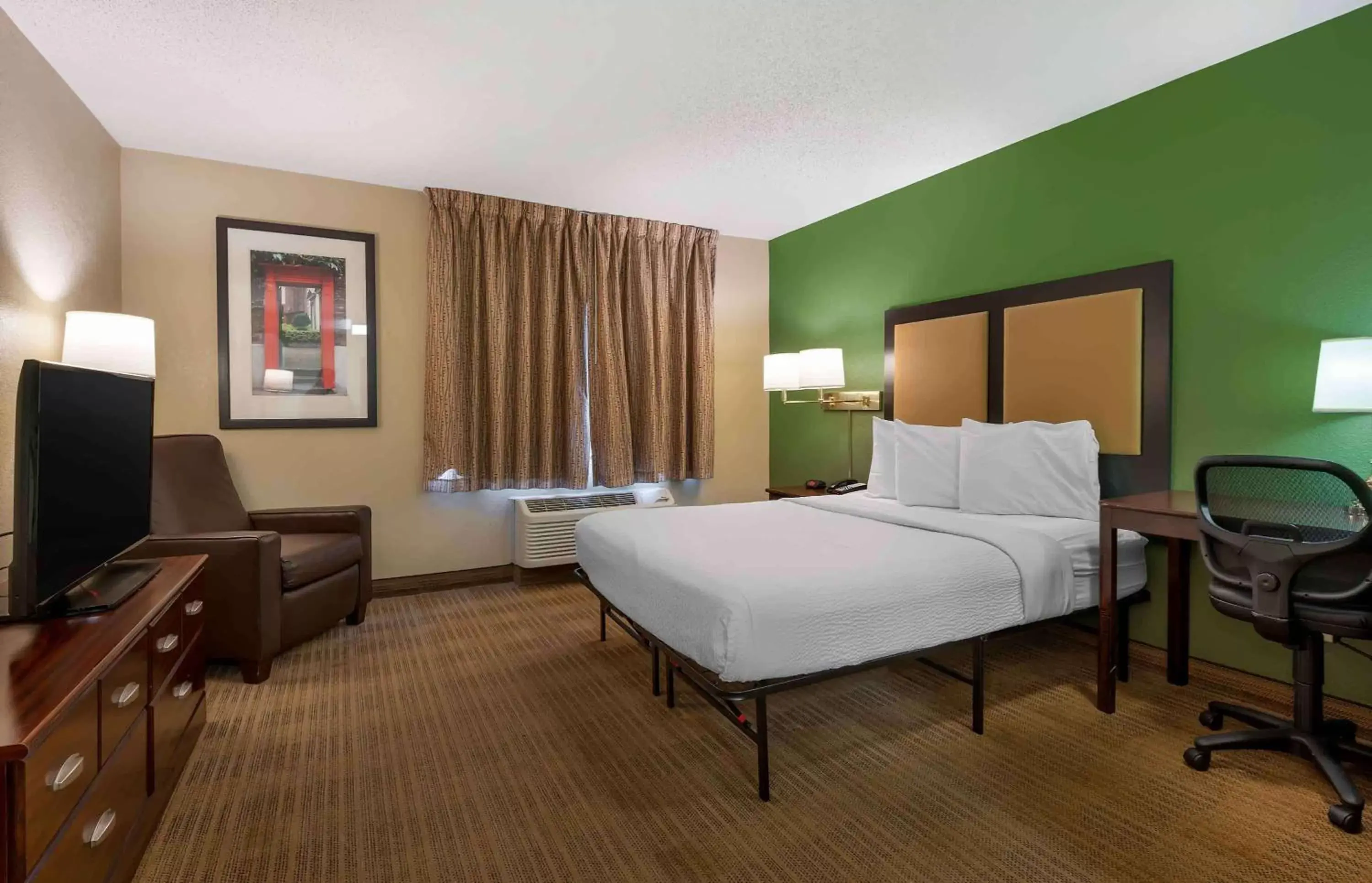 Queen studio with 1 Queen Bed - Disability Access/Non-Smoking in Extended Stay America Suites - Fort Wayne - South Queen studio with 1 Queen Bed - Disability Access/Non-Smoking in Extended Stay America Suites - Fort Wayne - South