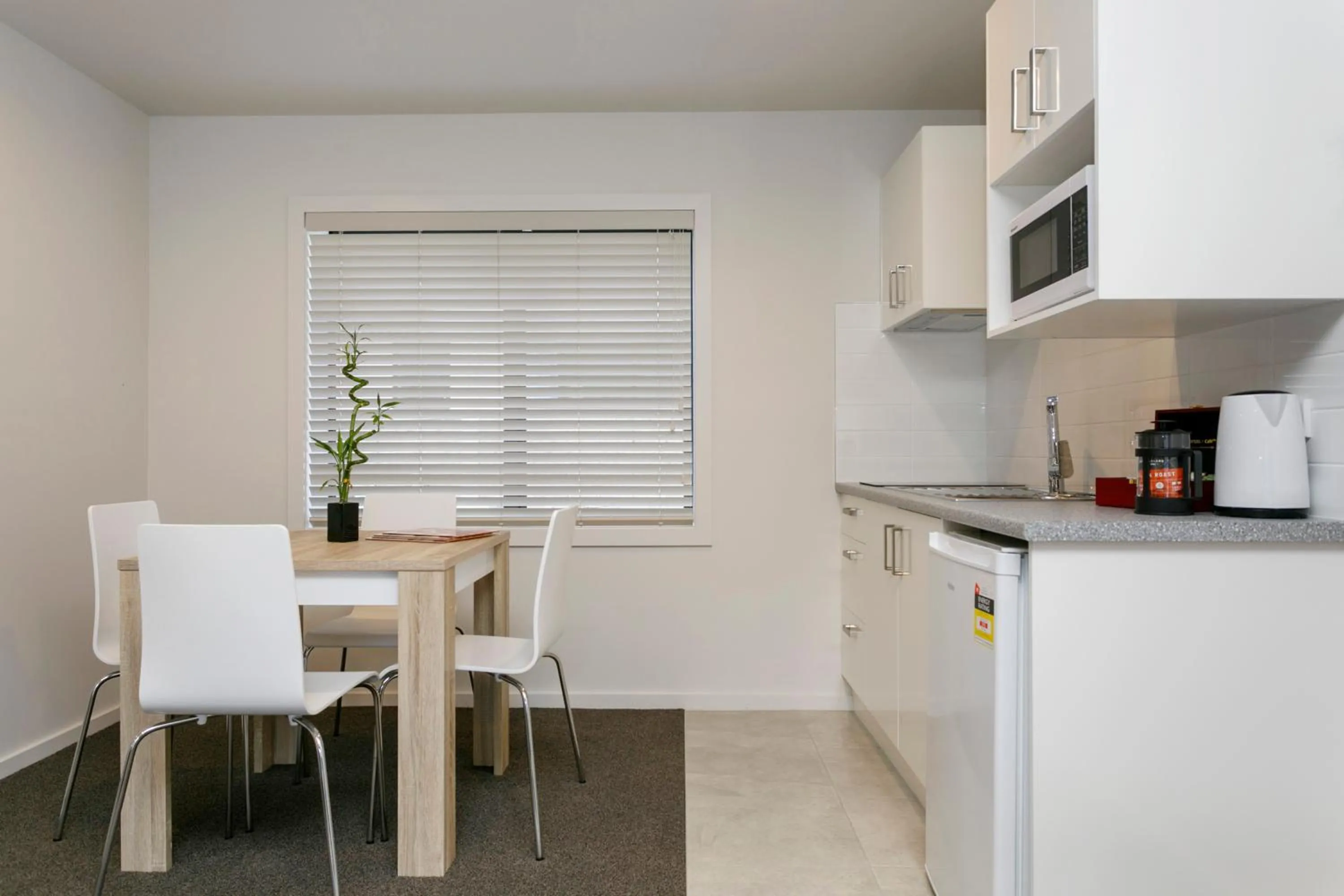 Coffee/tea facilities in Acacia Lake View Motel