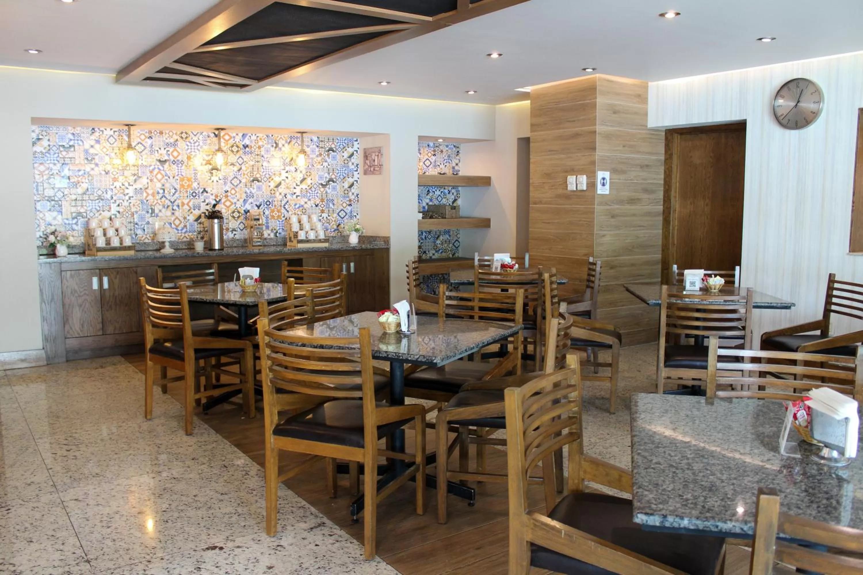 Restaurant/places to eat in Hotel Portobelo