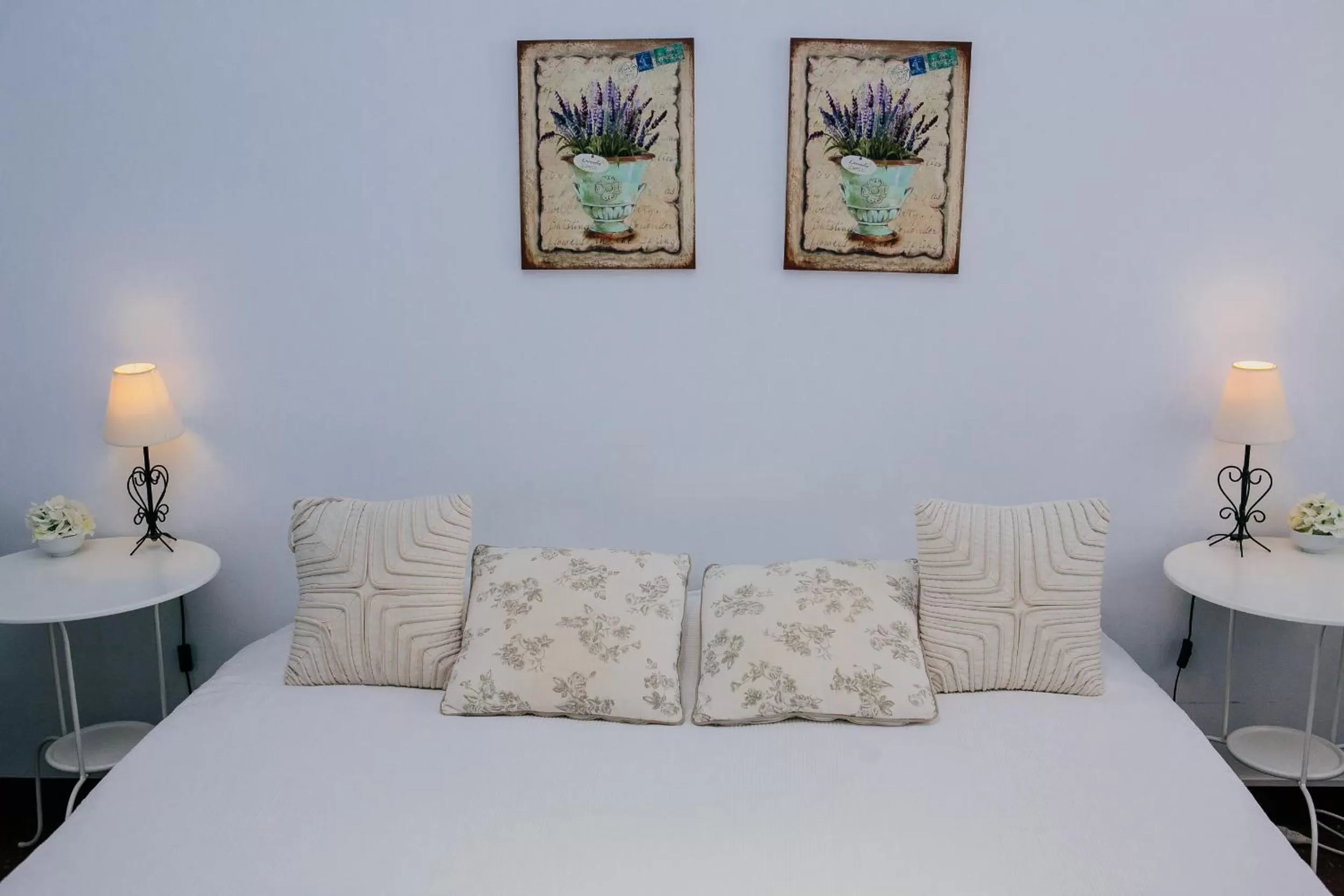 Decorative detail, Bed in Ally's Bed&Breakfast,