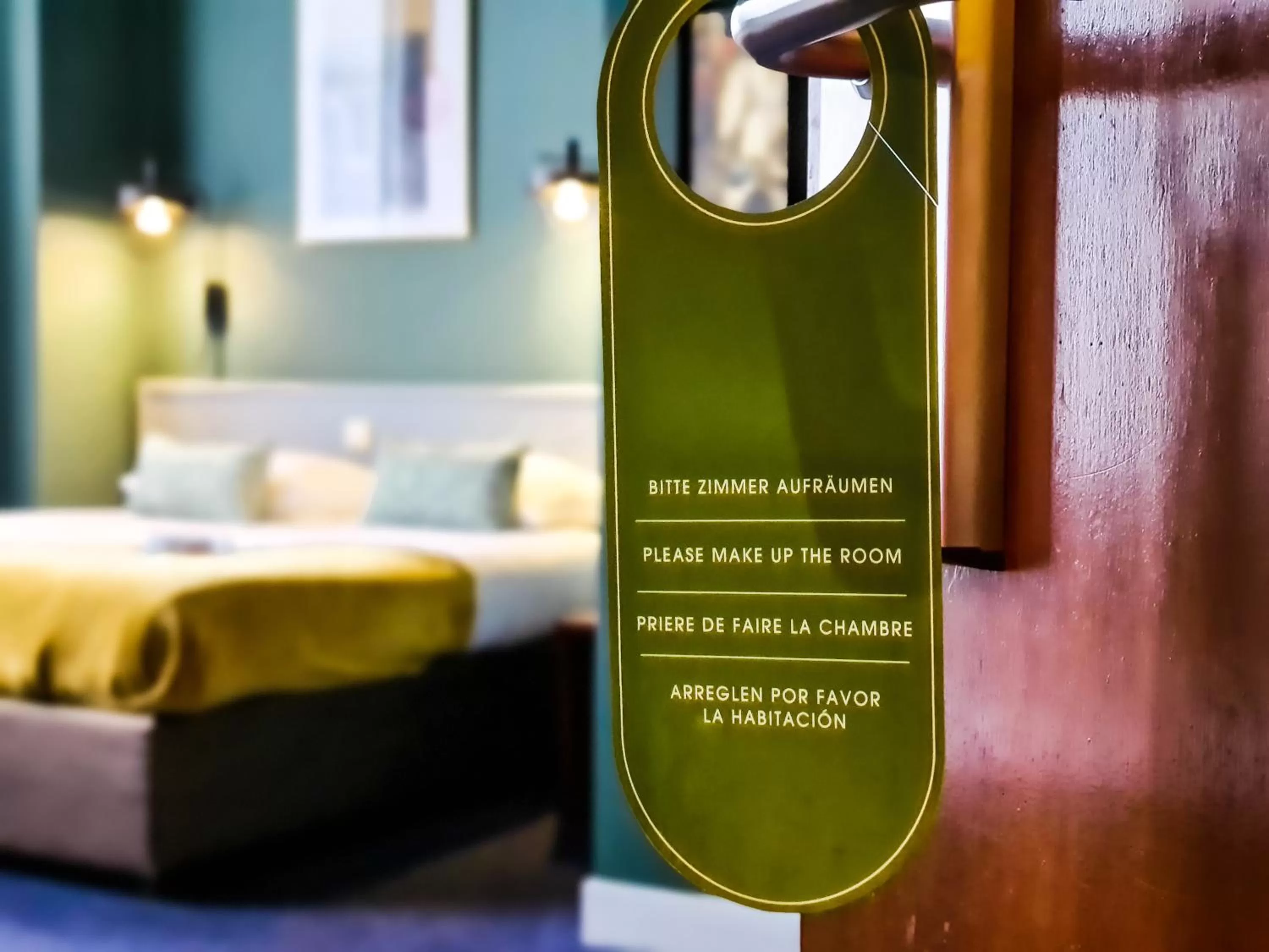 Property building, Bed in Hotel Alexander