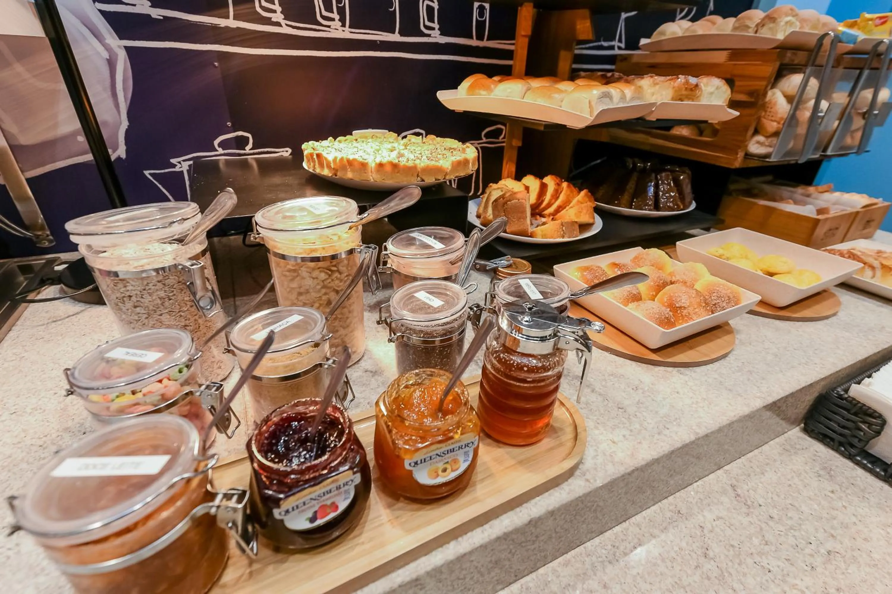 Restaurant/places to eat in ibis budget Santos Gonzaga