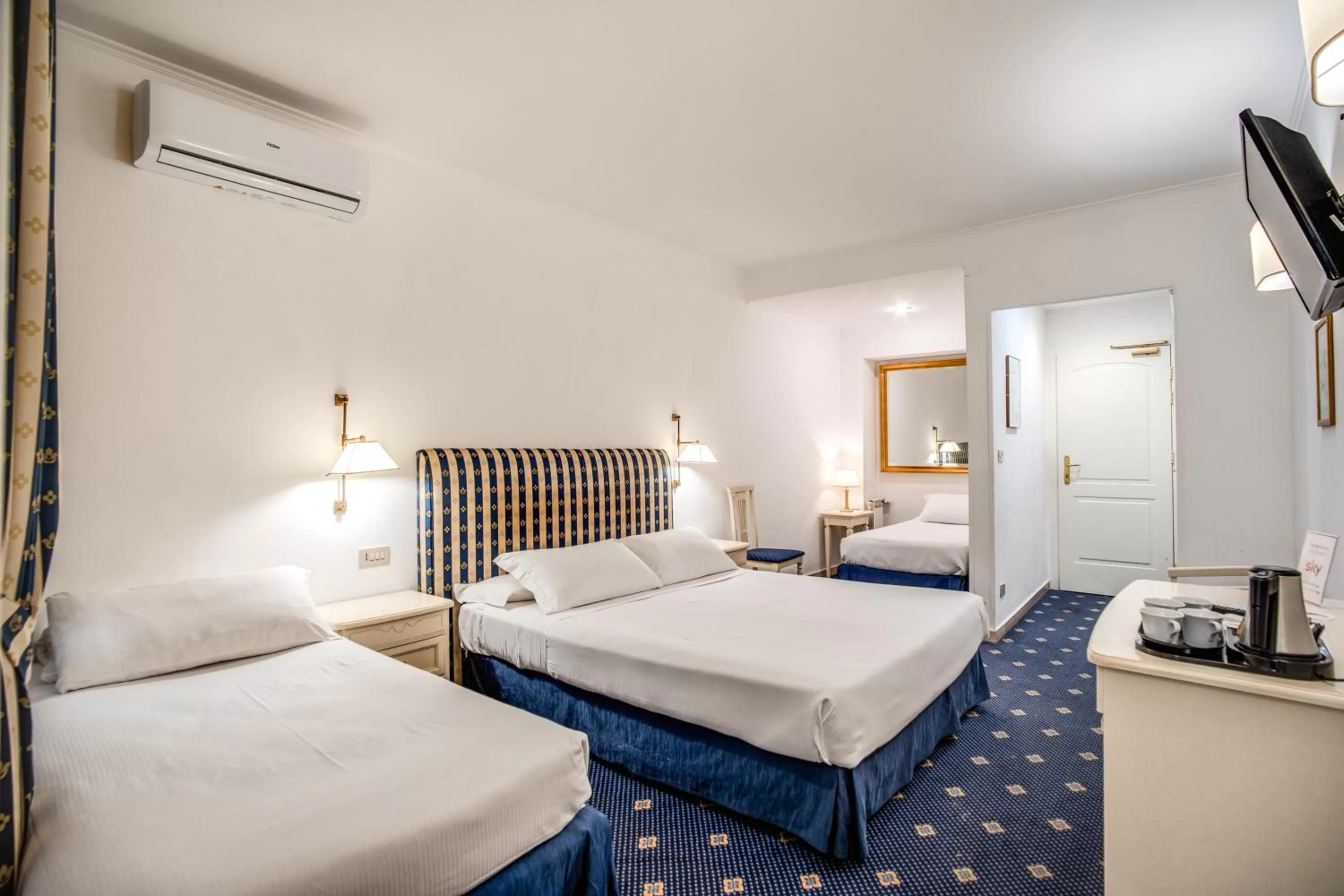 Bed in Hotel Napoleon