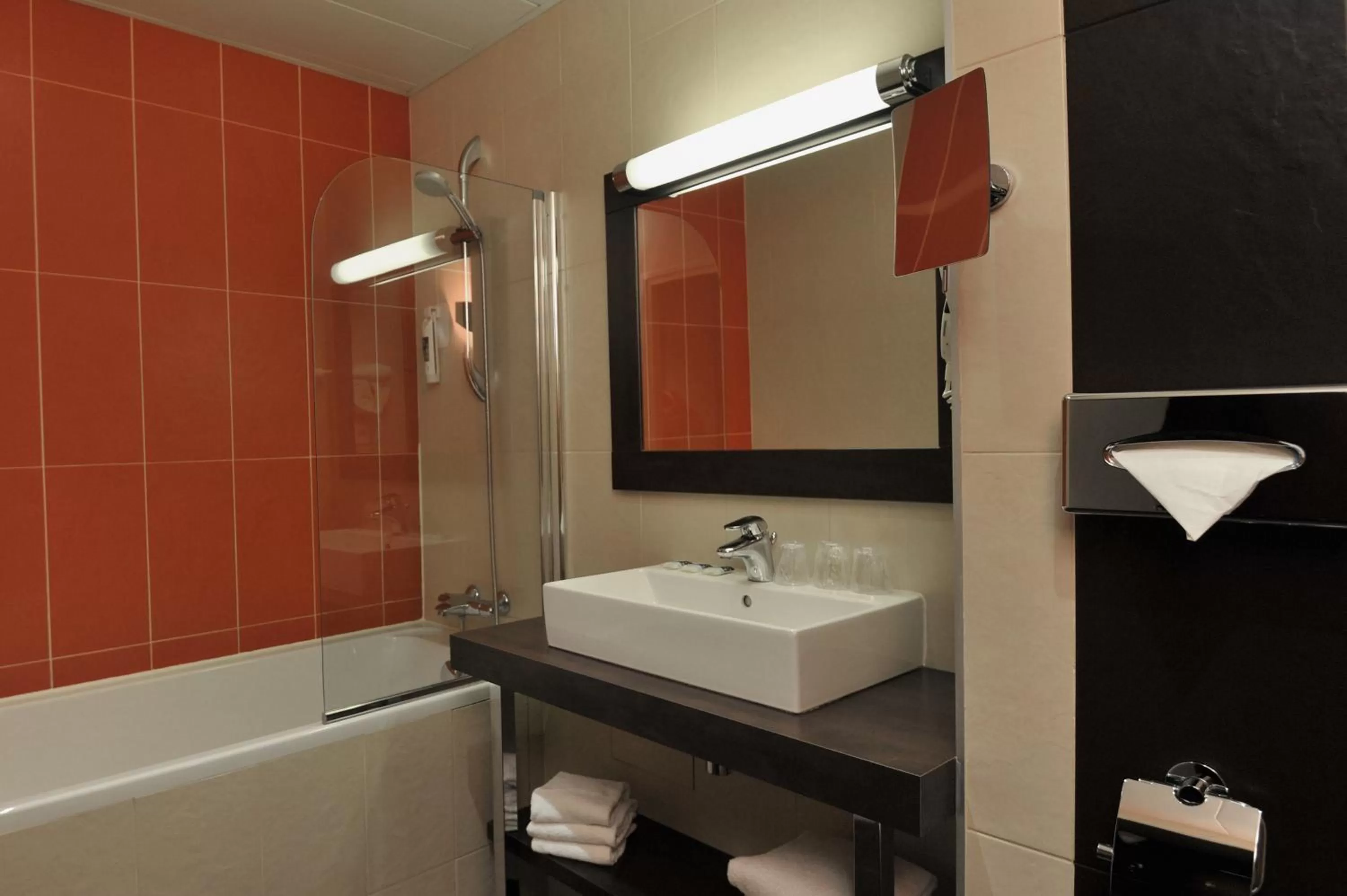 Bathroom in Mercure Maurepas Saint Quentin