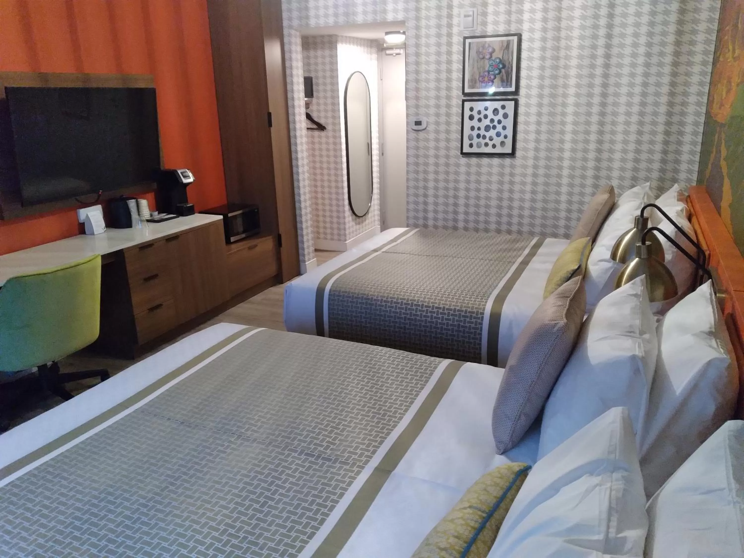 Bedroom, Bed in Superior Shores Hotel Thunder Bay