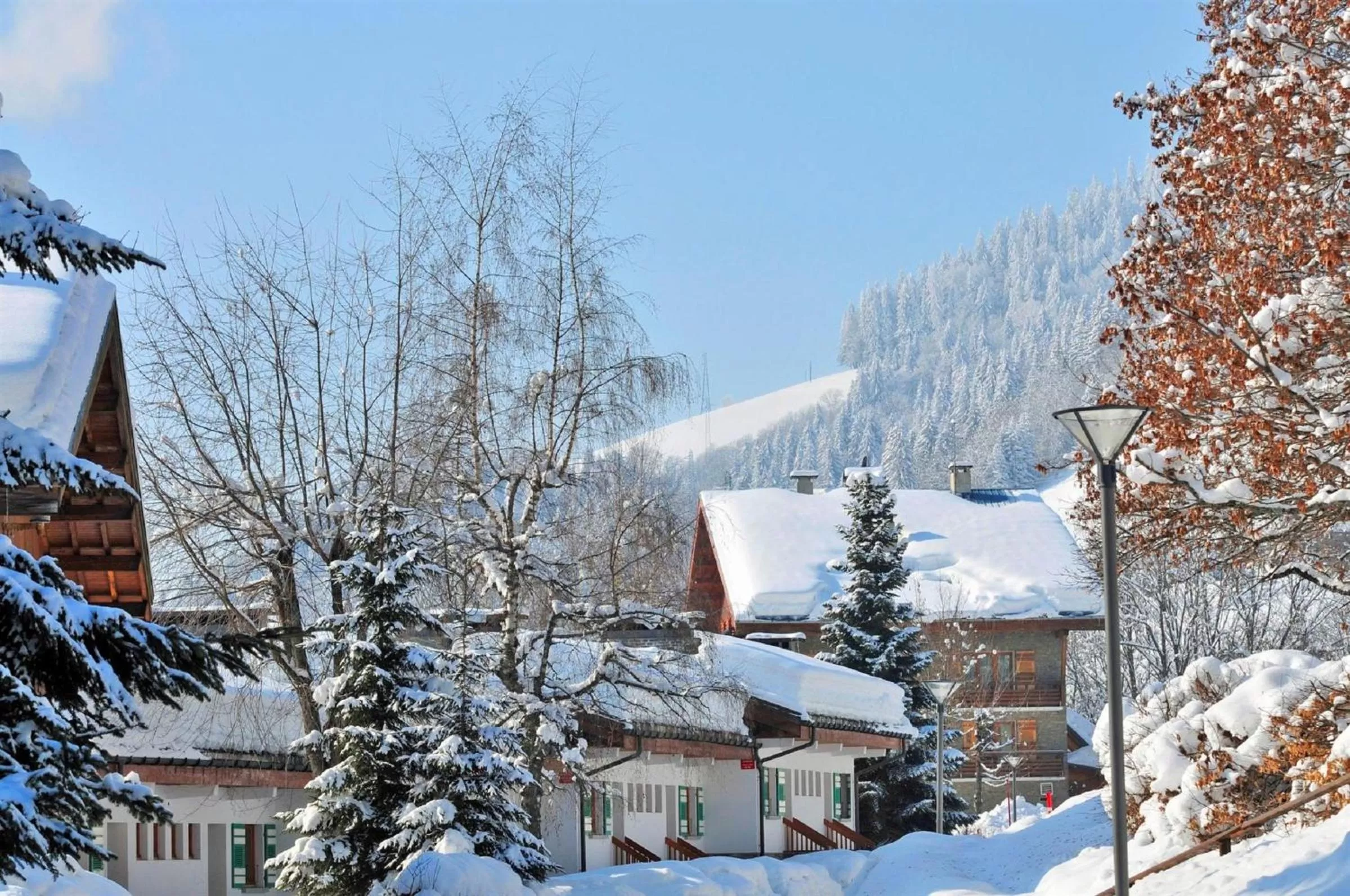Property building, Winter in Hôtel Vacances Bleues Les Chalets du Prariand