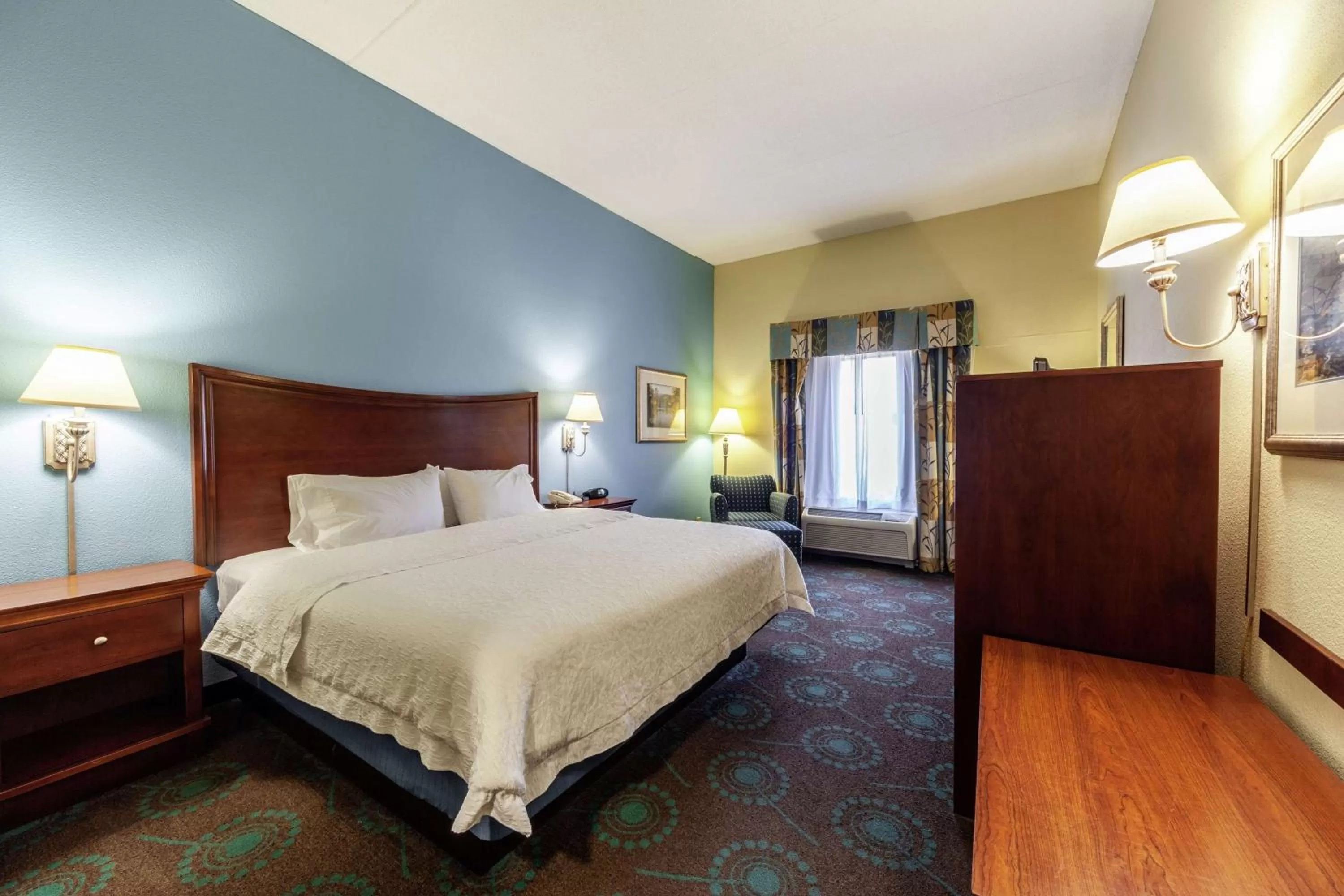 Bed in Hampton Inn Inwood