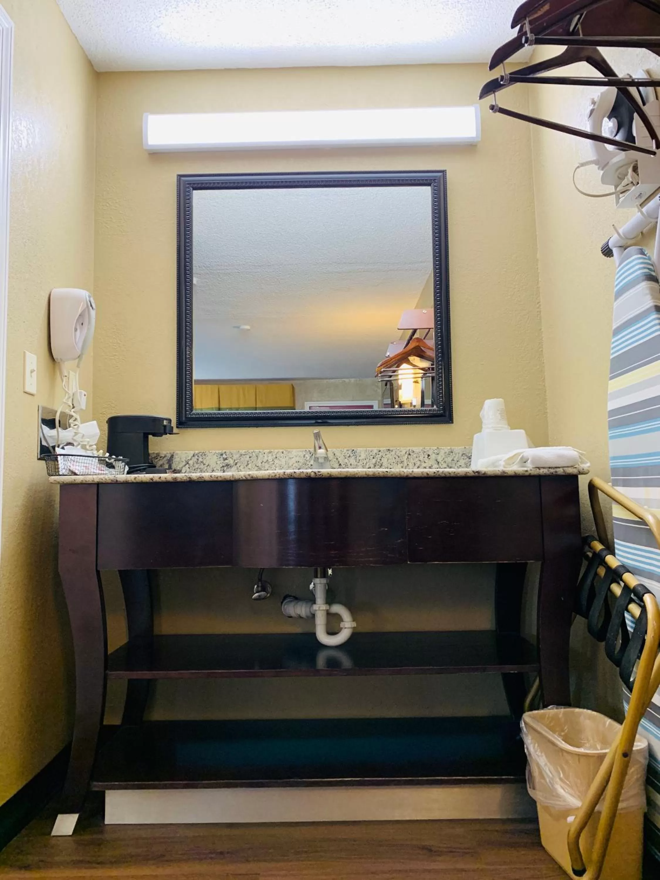 Super 8 by Wyndham Cincinnati-Springdale OH