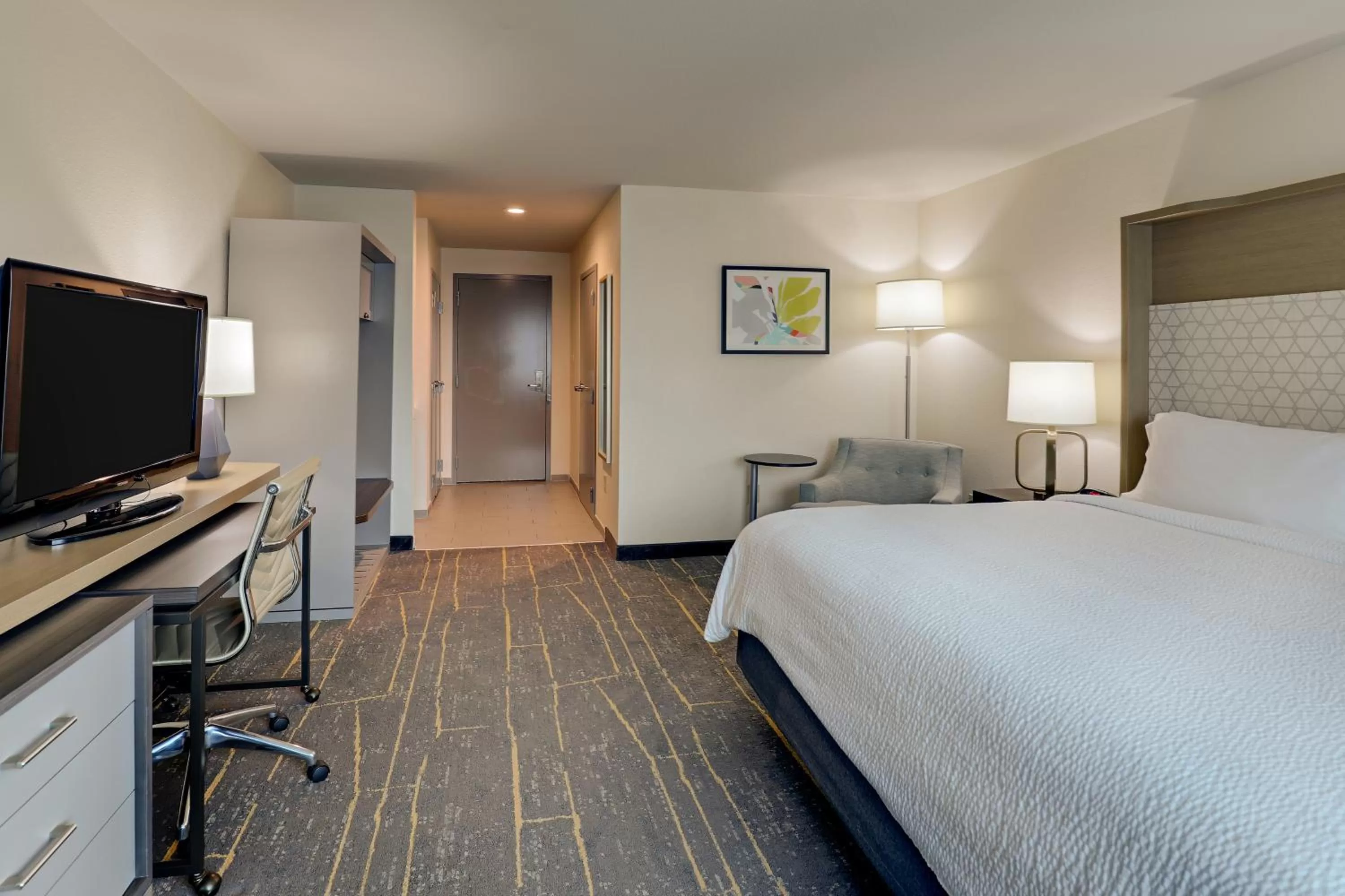 Bed in Holiday Inn Mobile Airport by IHG