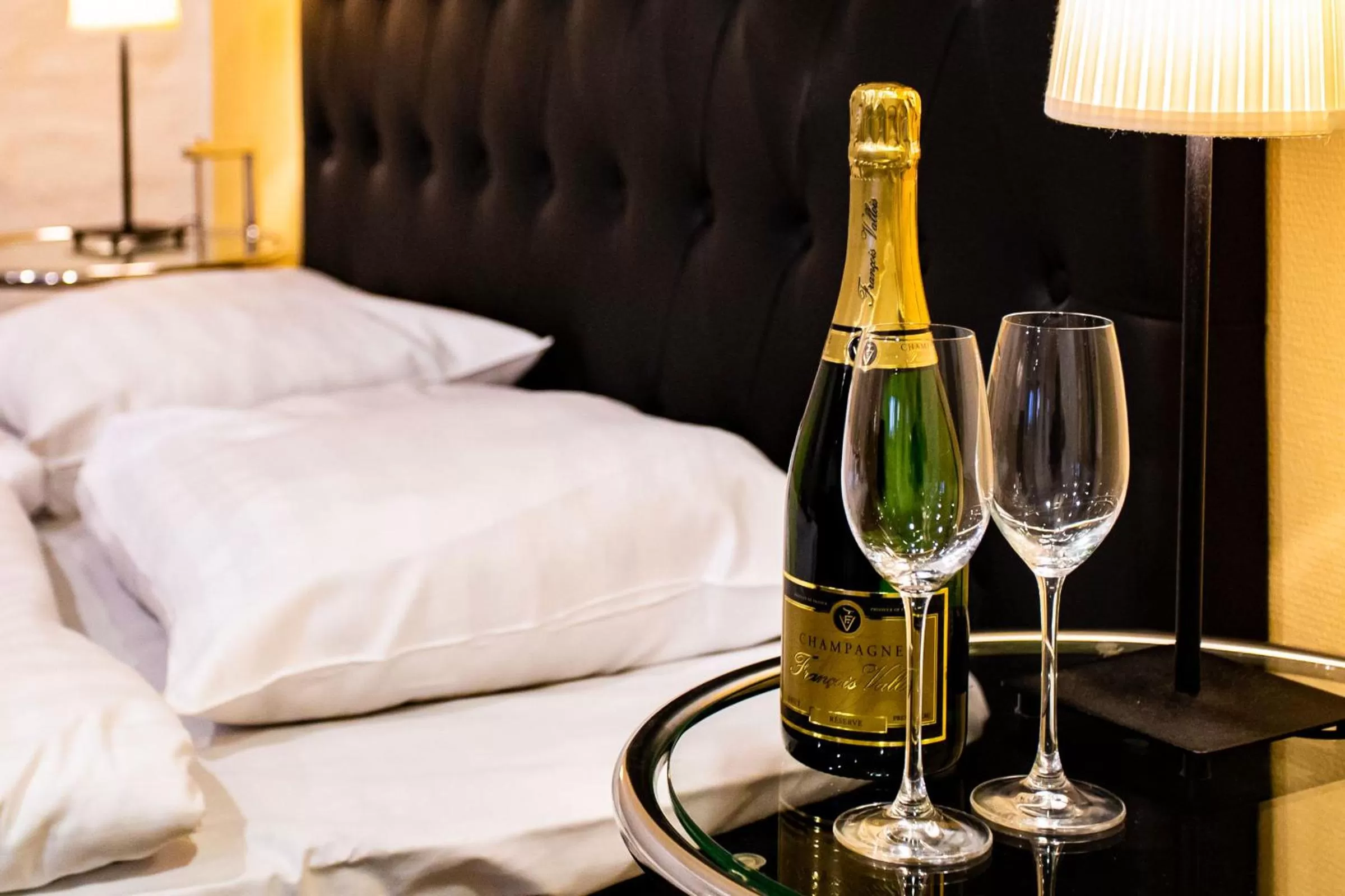 Decorative detail, Bed in Hotel Vanha Rauma