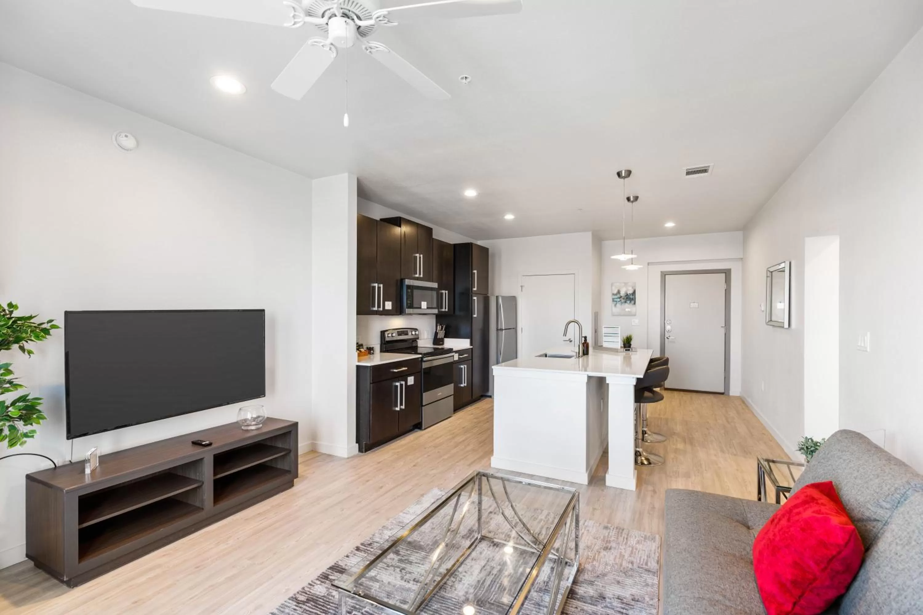 Living room, TV/Entertainment Center in Flatz432 Apartments by Barsala