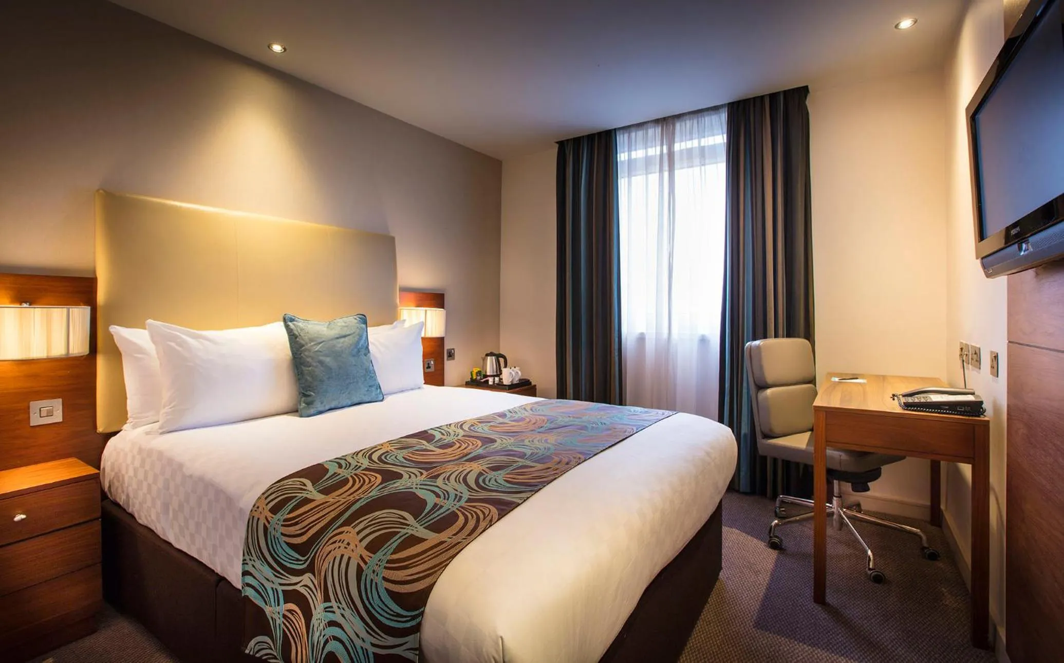 Bed in Thistle London Hyde Park Kensington Gardens