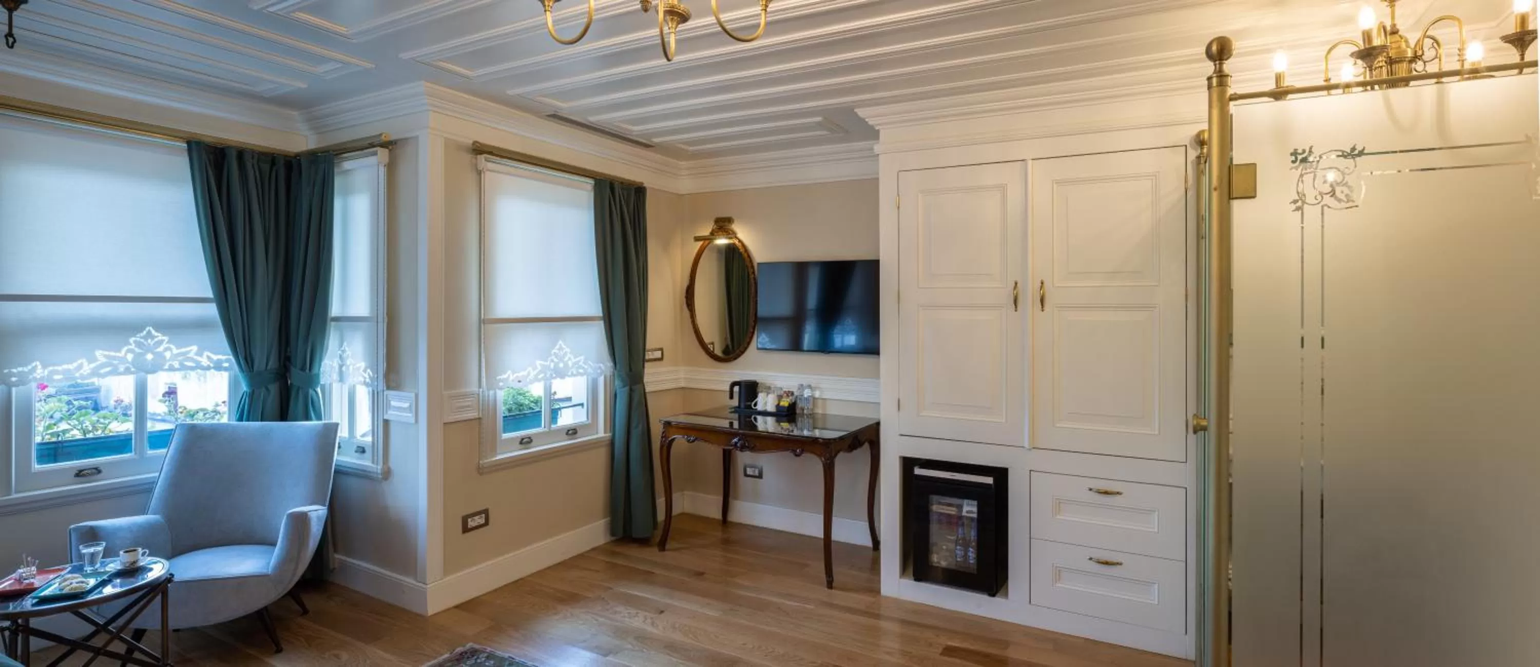 TV and multimedia in Hotel Turkish House