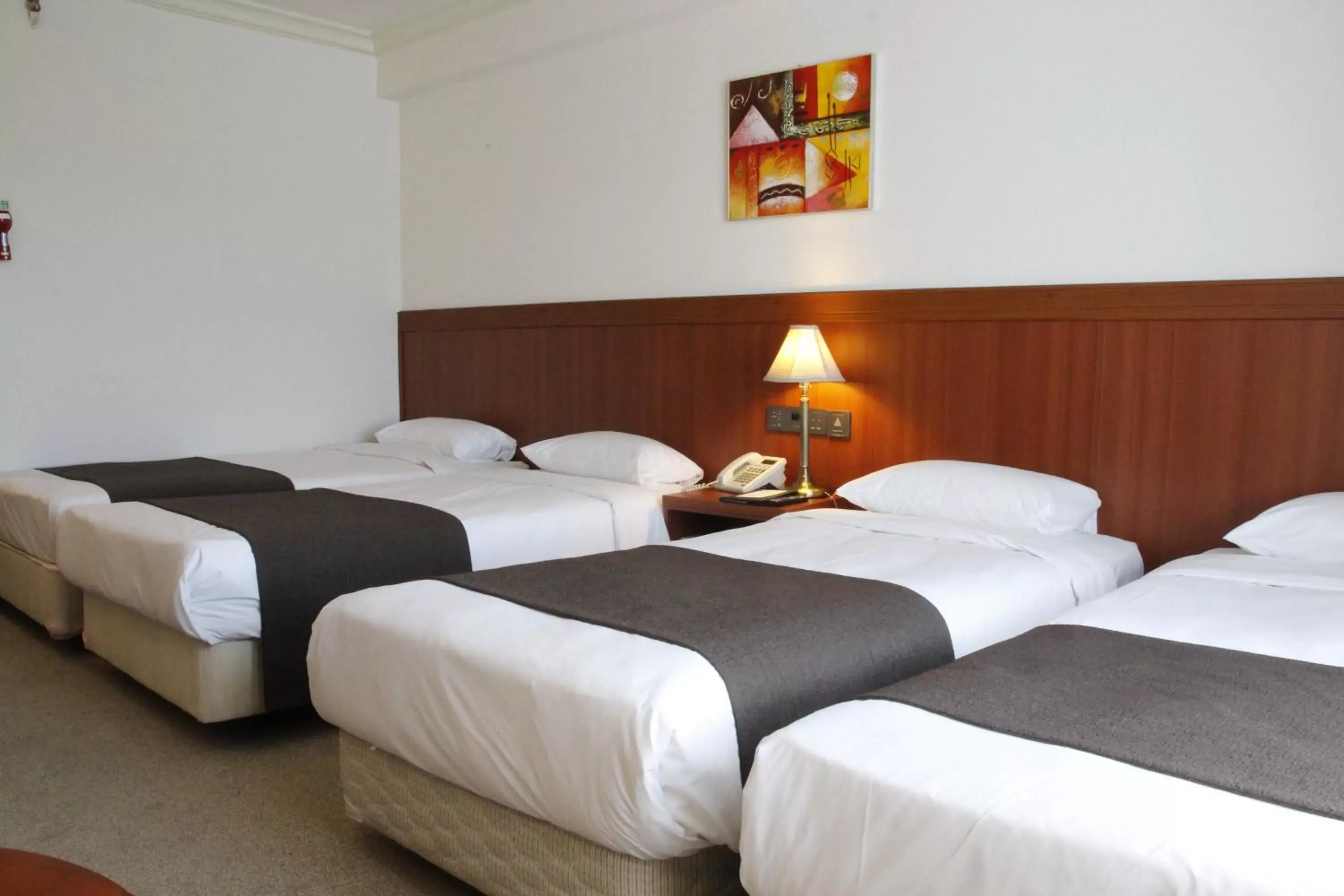 Quadruple Room with Mountain View in Commodore Hotel Gyeongju Quadruple Room with Mountain View in Commodore Hotel Gyeongju