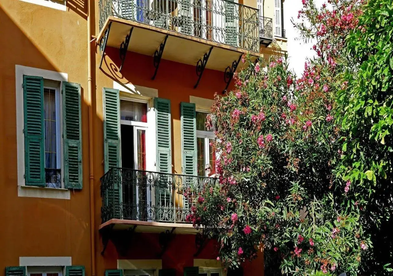 Double room /Twin Beds with Balcony in Hôtel restaurant Oasis Double room /Twin Beds with Balcony in Hôtel restaurant Oasis