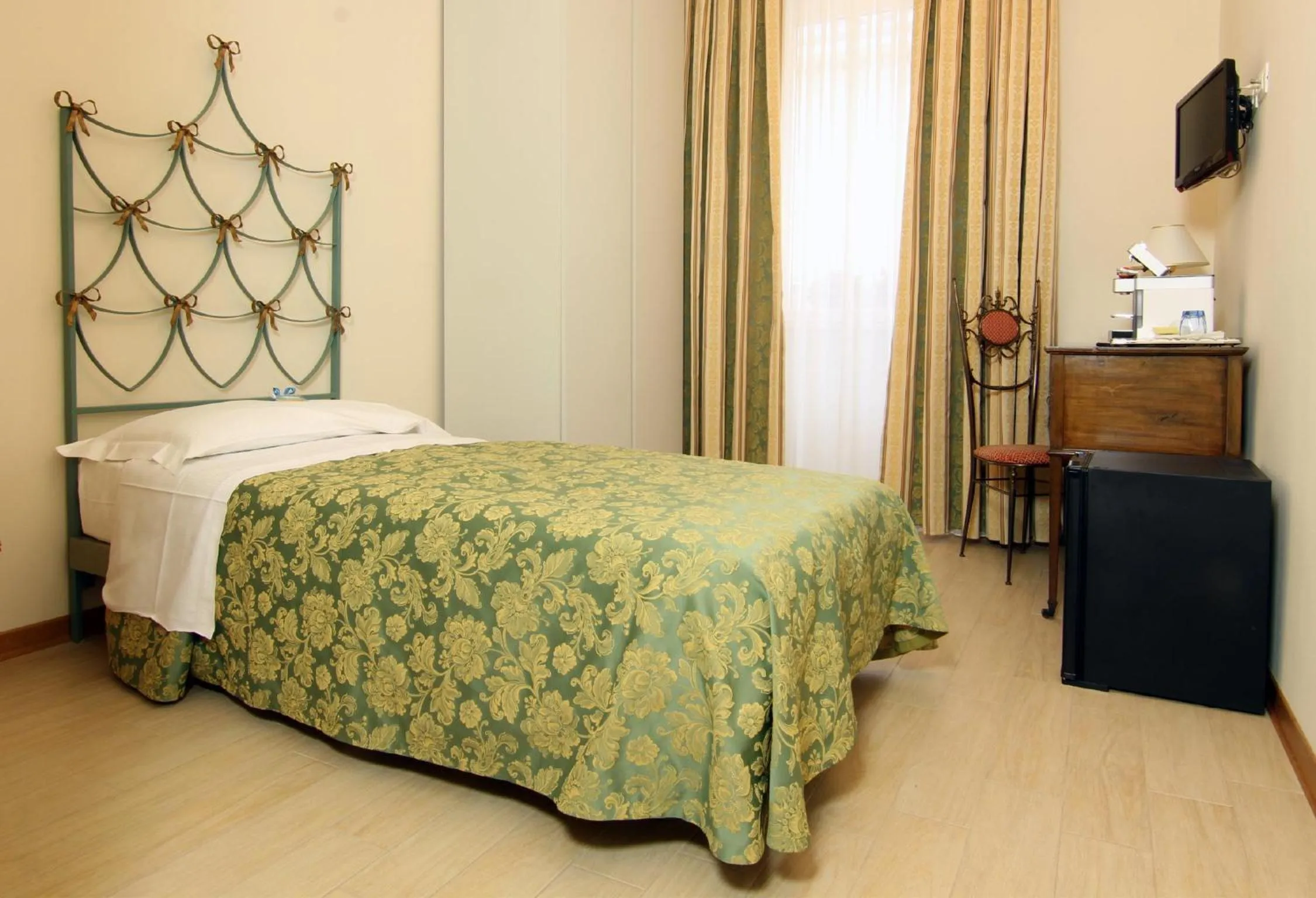 Bedroom, Bed in Albergo Al Viale