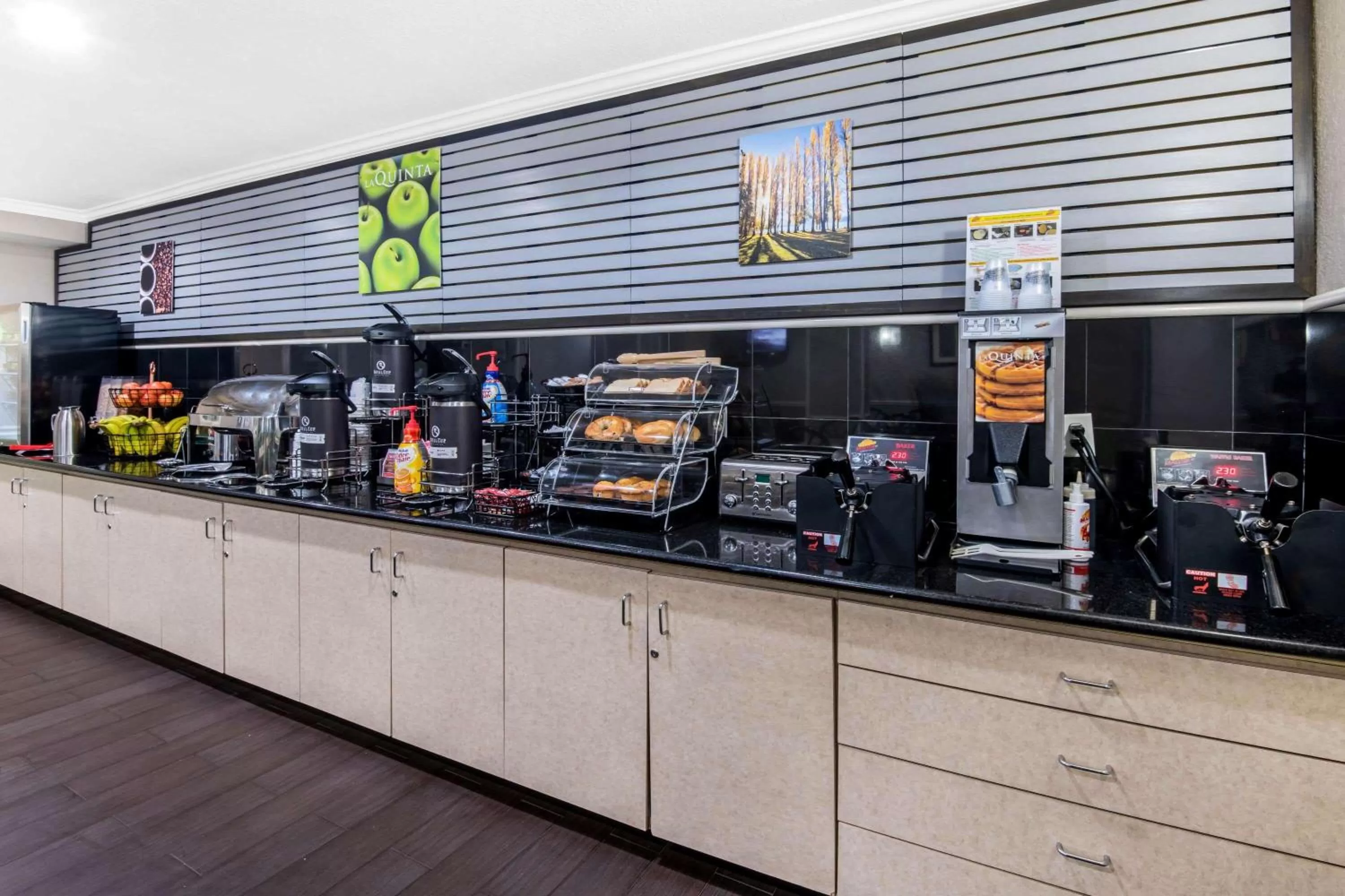 Restaurant/places to eat in La Quinta Inn by Wyndham San Antonio Brooks City Base