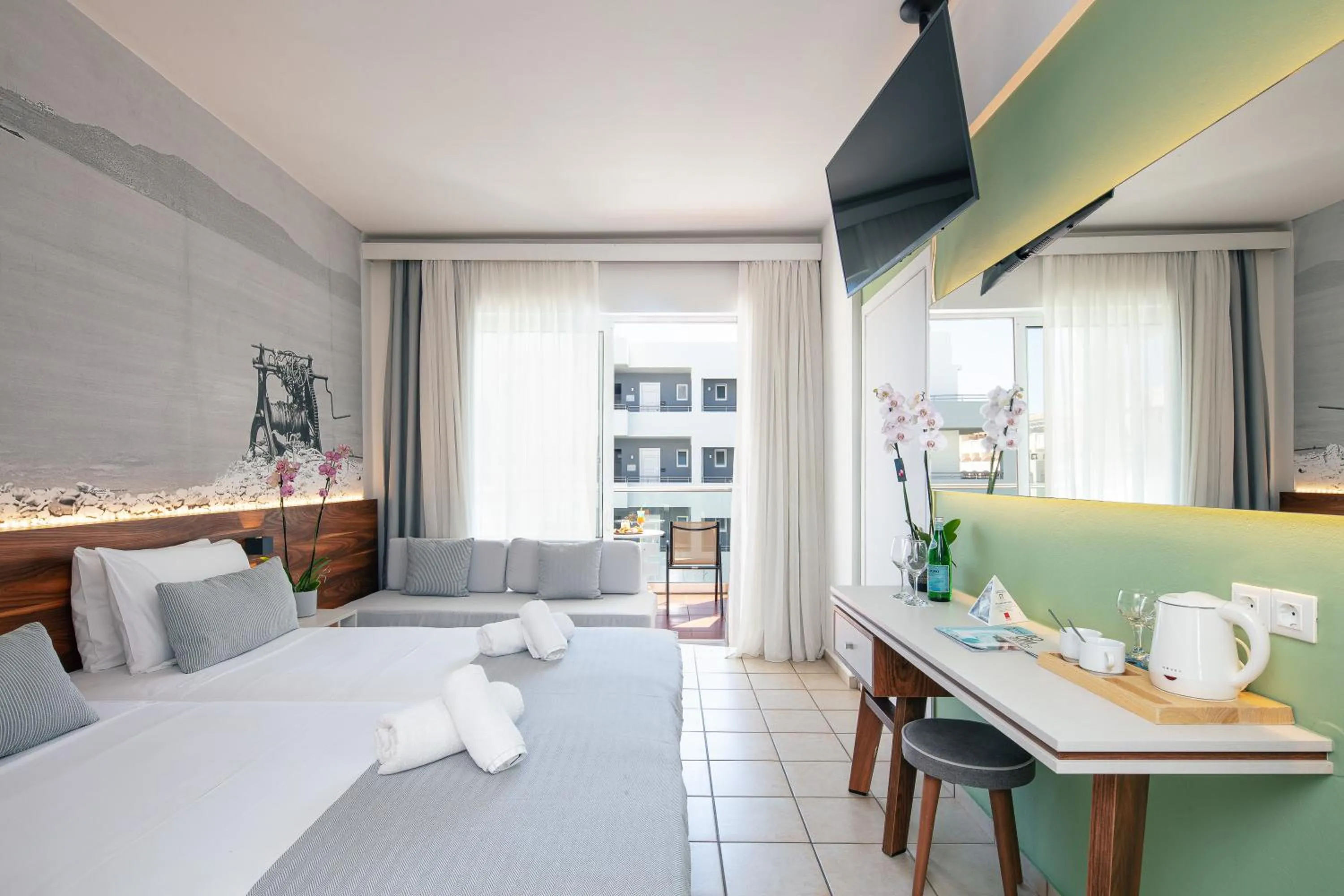 Photo of the whole room, Bed in Atrium Ambiance Hotel