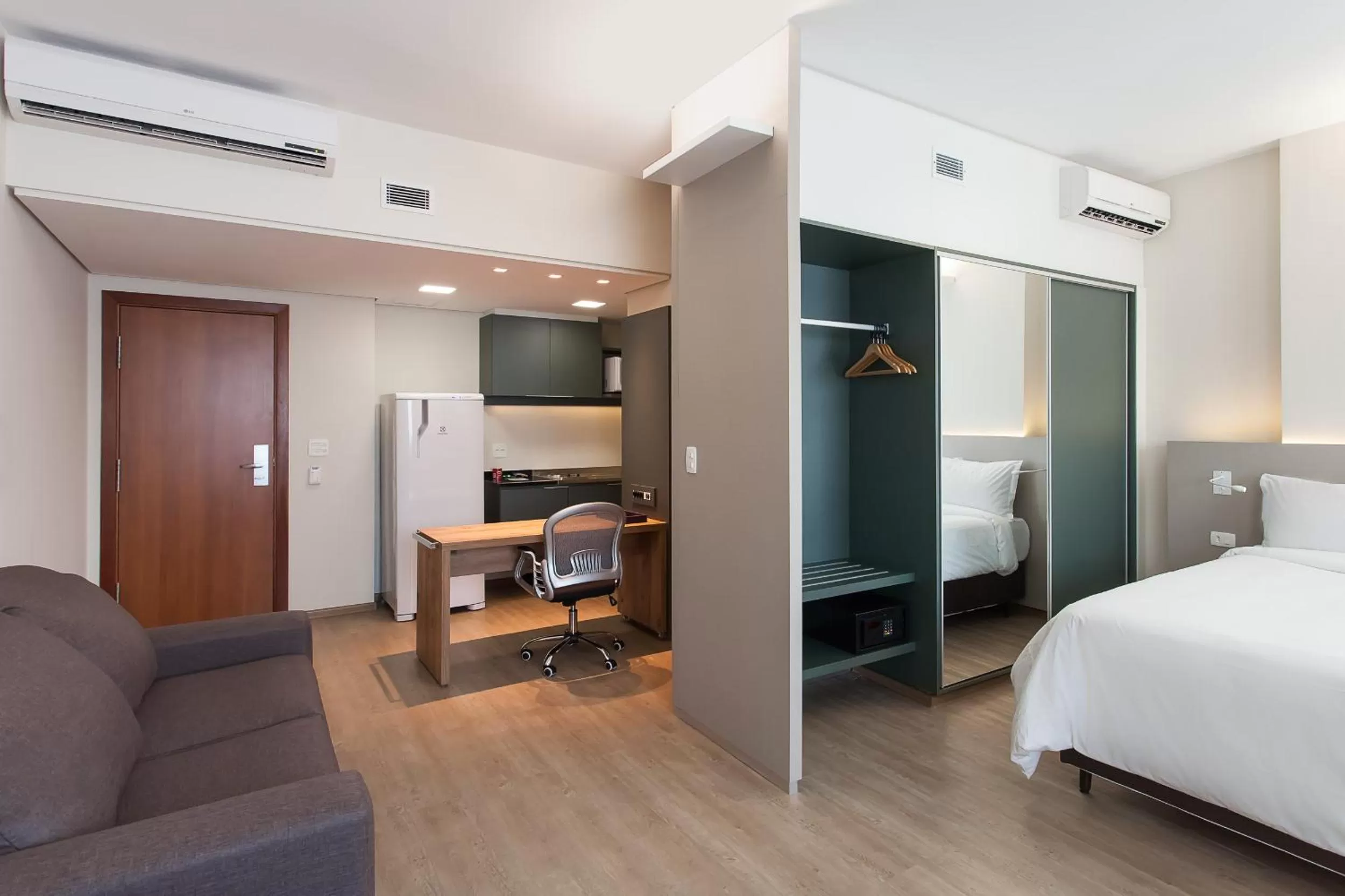 Photo of the whole room, Bed in eSuites Virgínia Luxemburgo