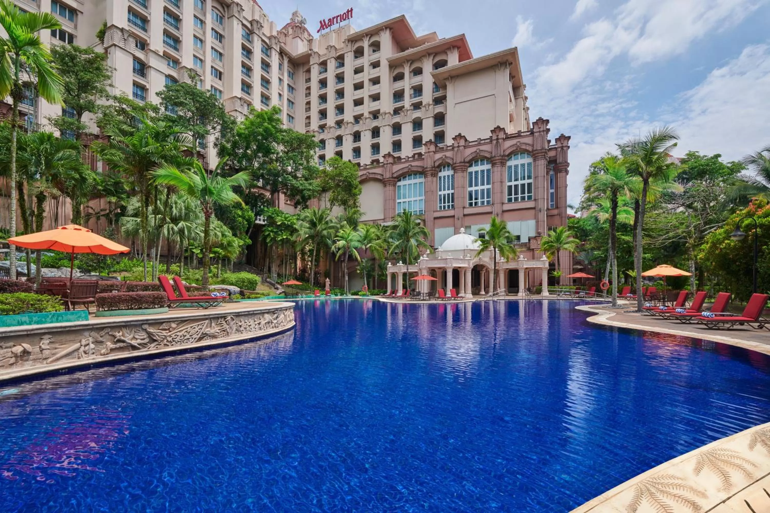 Swimming pool in Putrajaya Marriott Hotel