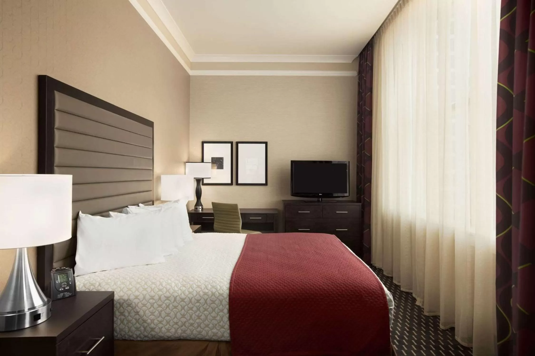 One-Bedroom King Suite - Non-Smoking in Embassy Suites Saint Louis - Downtown