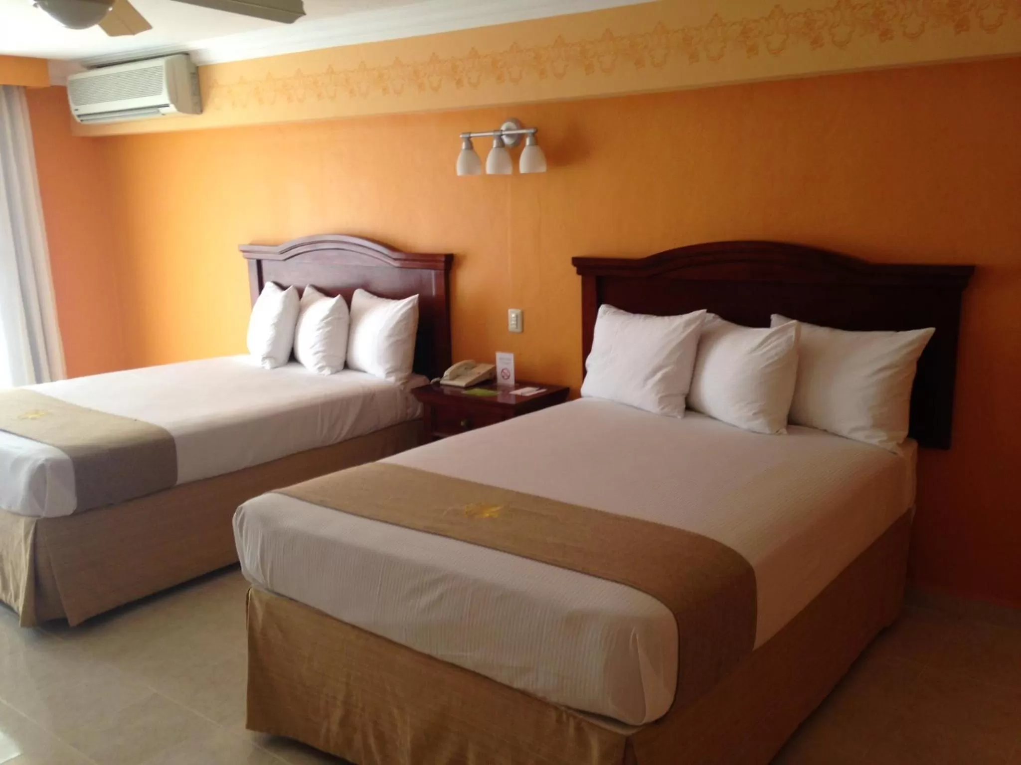 Bed in Hotel Plaza Colonial