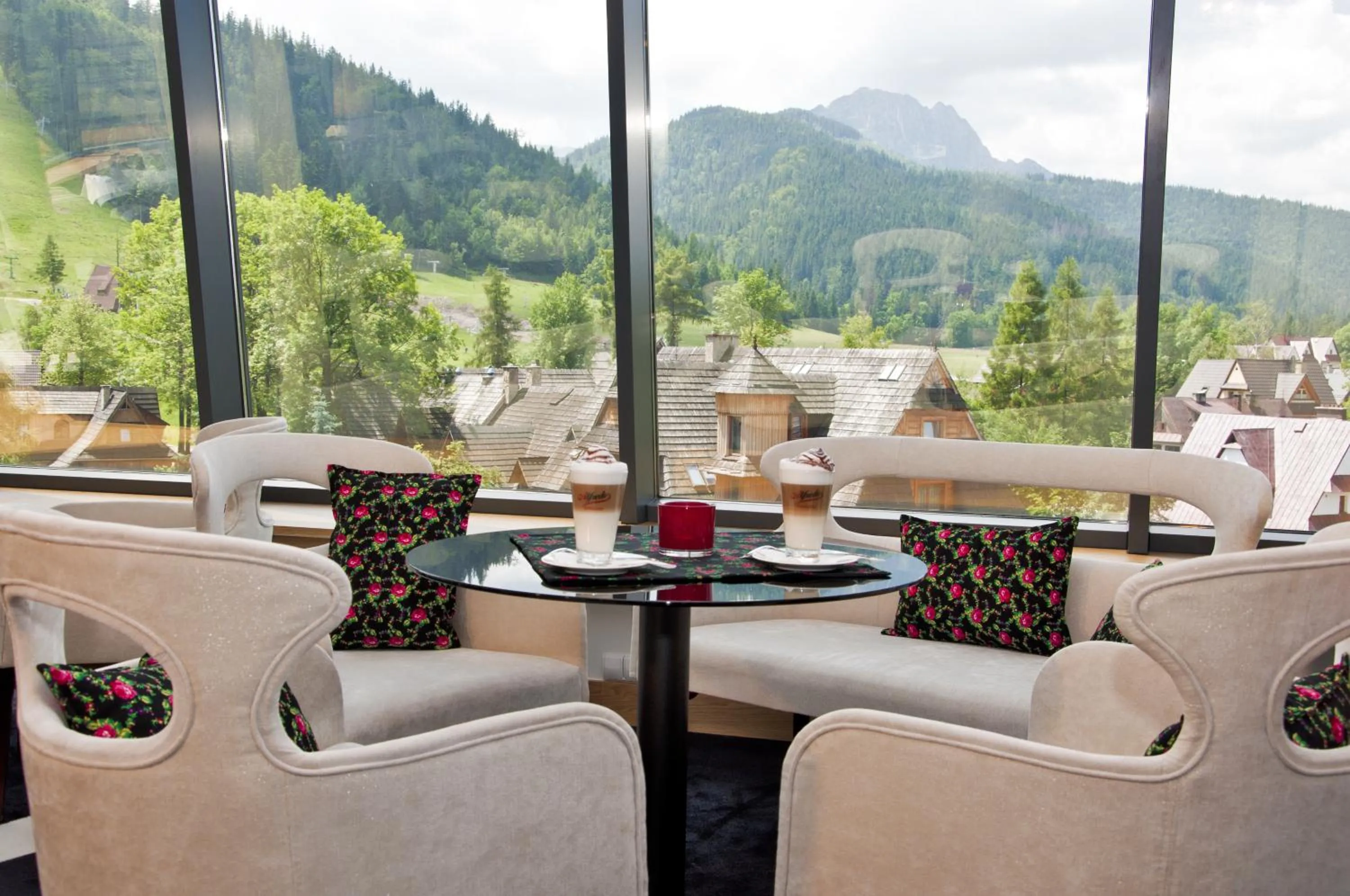 Lounge or bar in Grand Nosalowy Dwór