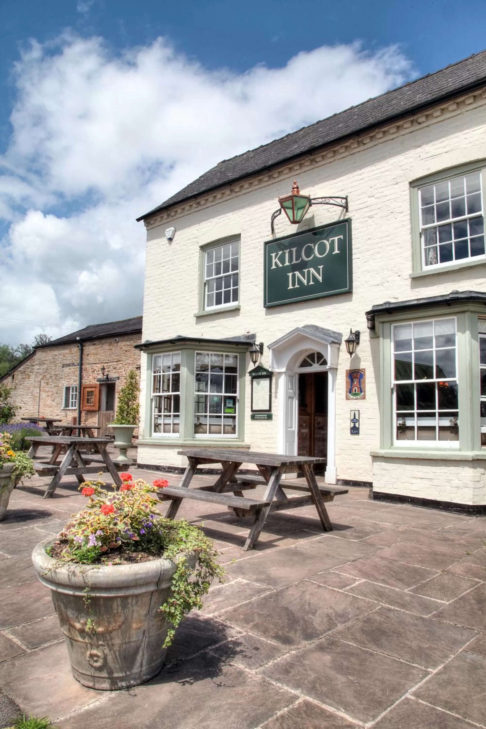 Facade/entrance in The Kilcot Inn
