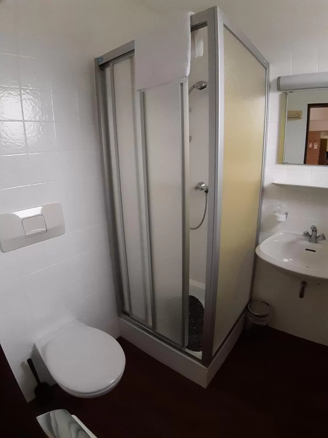 Shower in Hotel Promenade