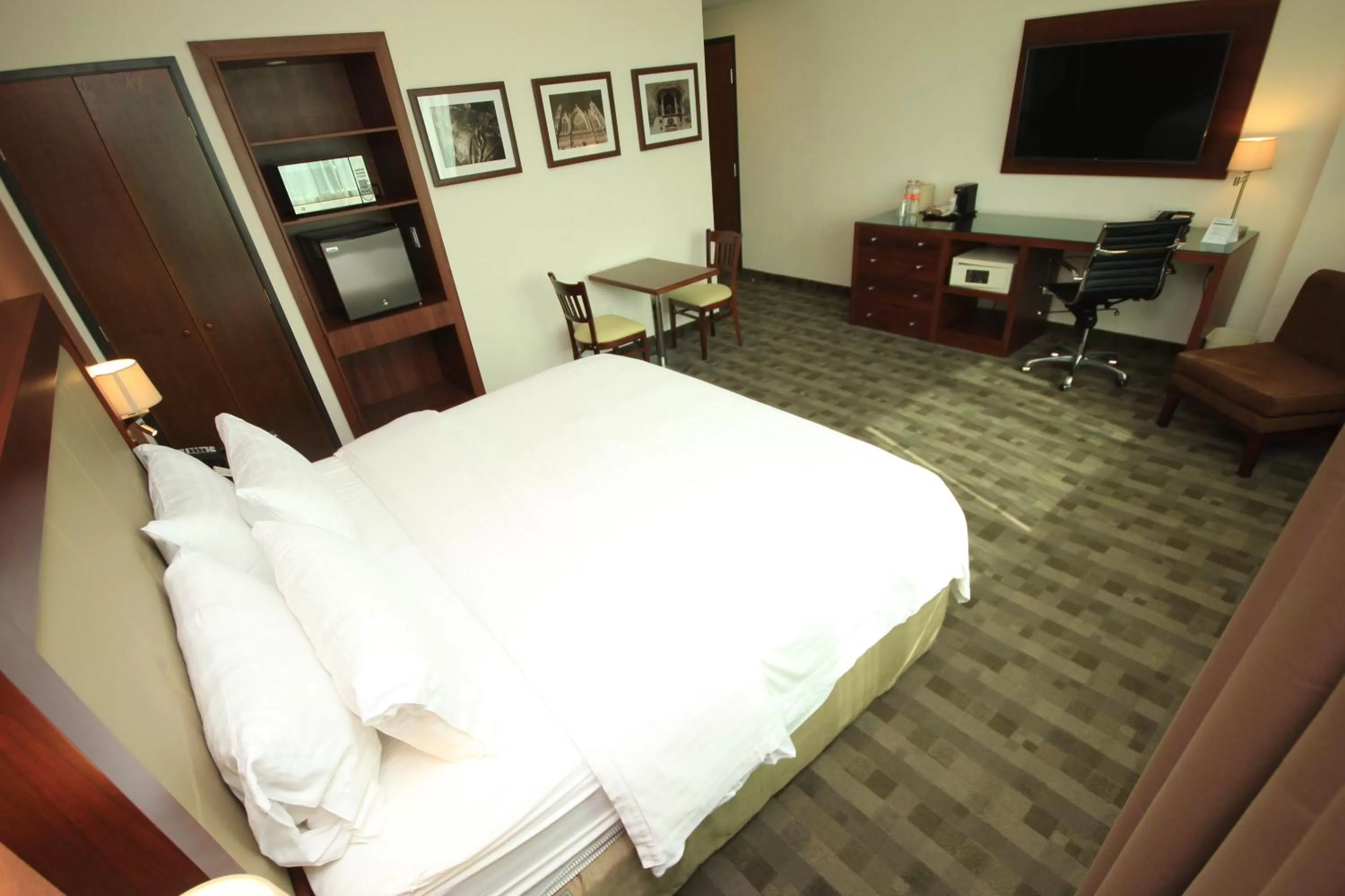 Photo of the whole room, Bed in Holiday Inn & Suites Plaza Mayor by IHG