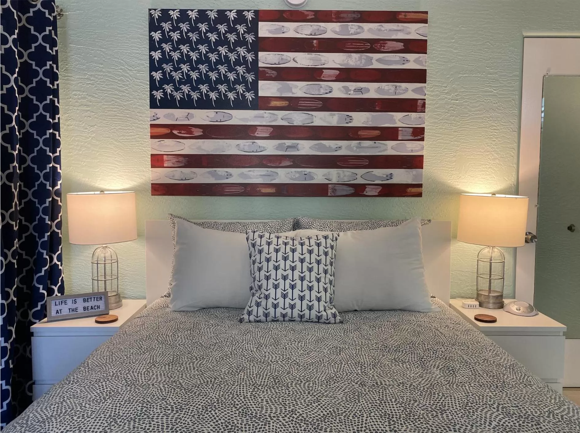 Bedroom, Bed in The Beach House - Treasure Island