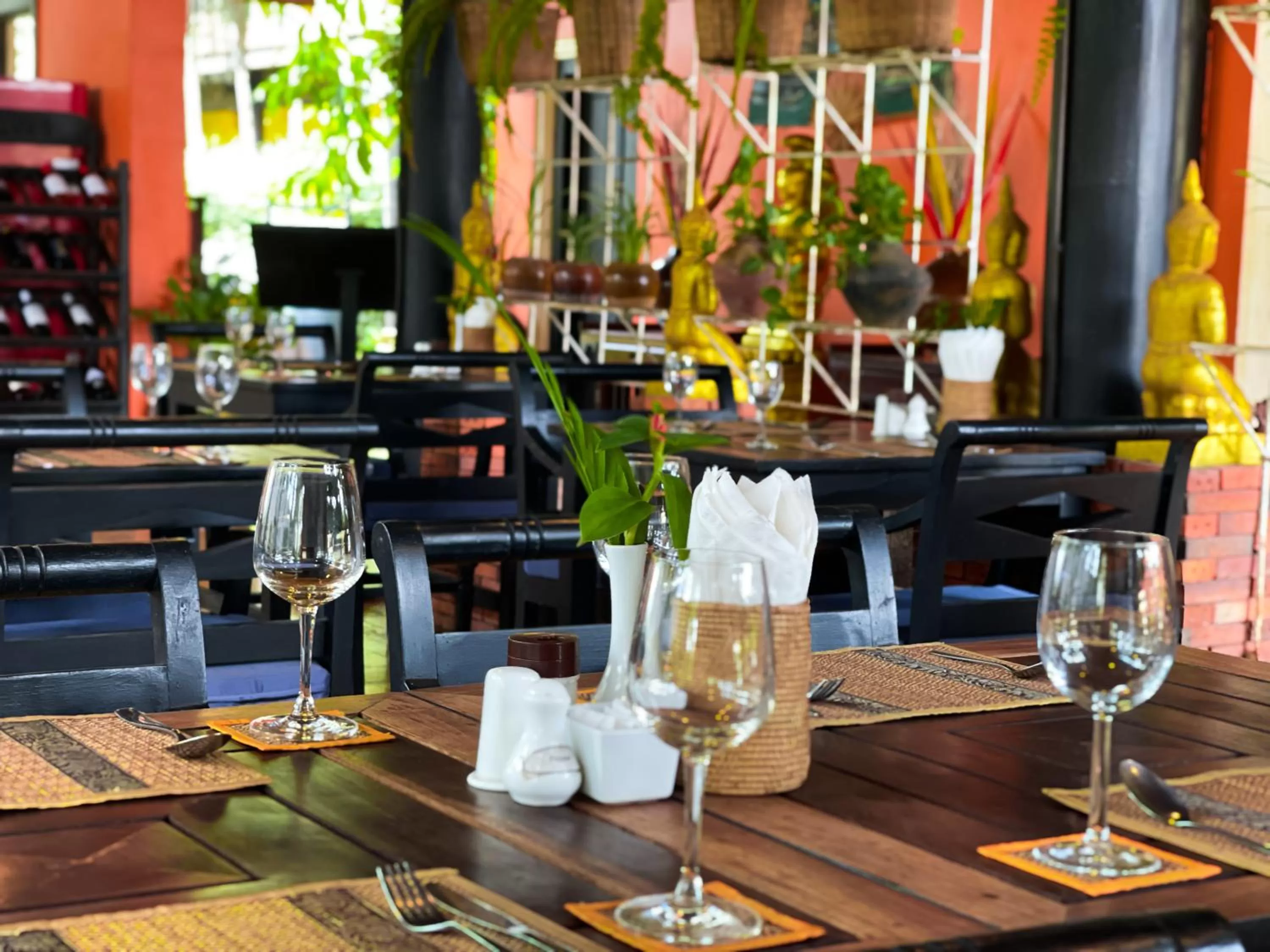 Restaurant/Places to Eat in Residence Indochine Suite