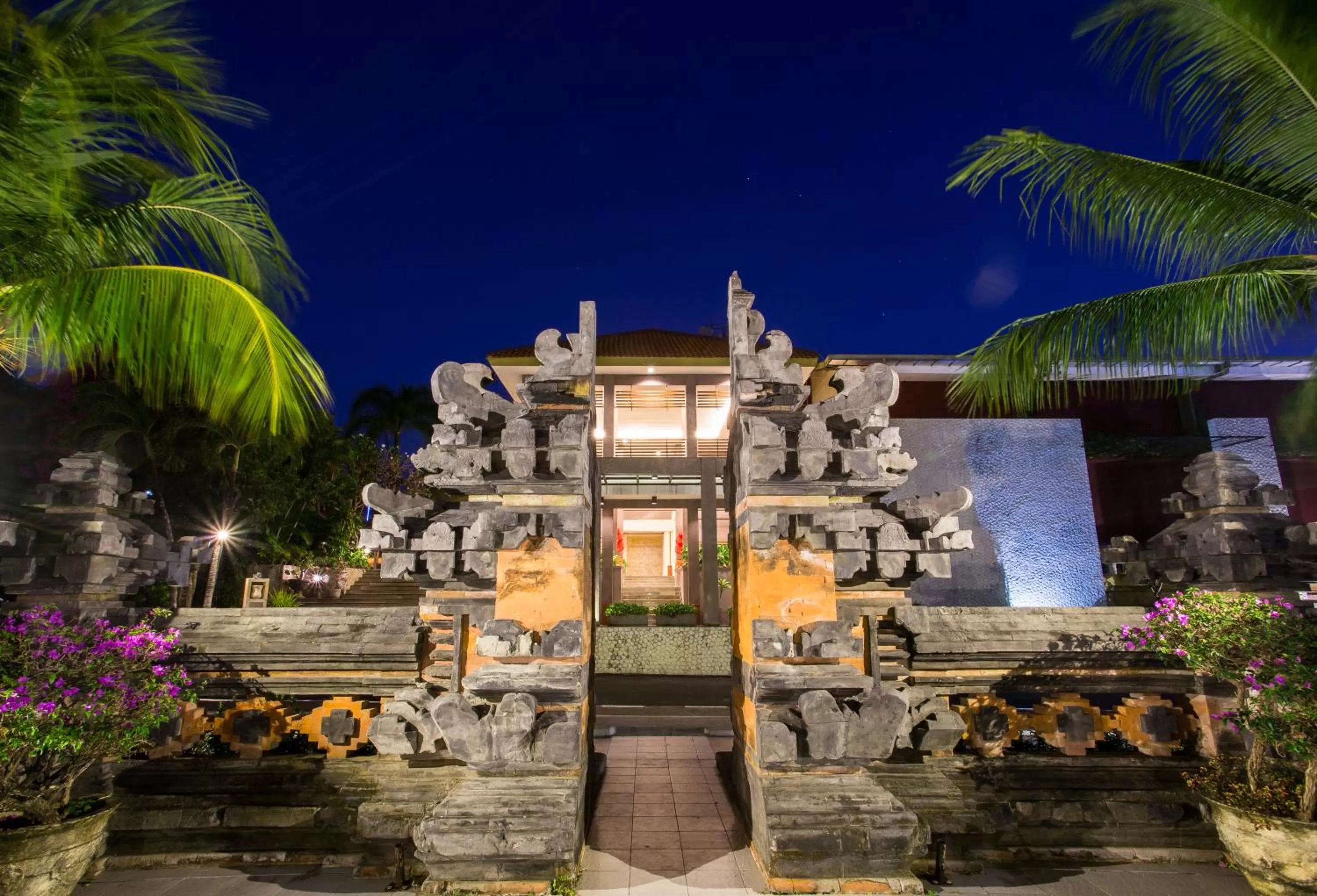 Facade/entrance in Plagoo Holiday Hotel