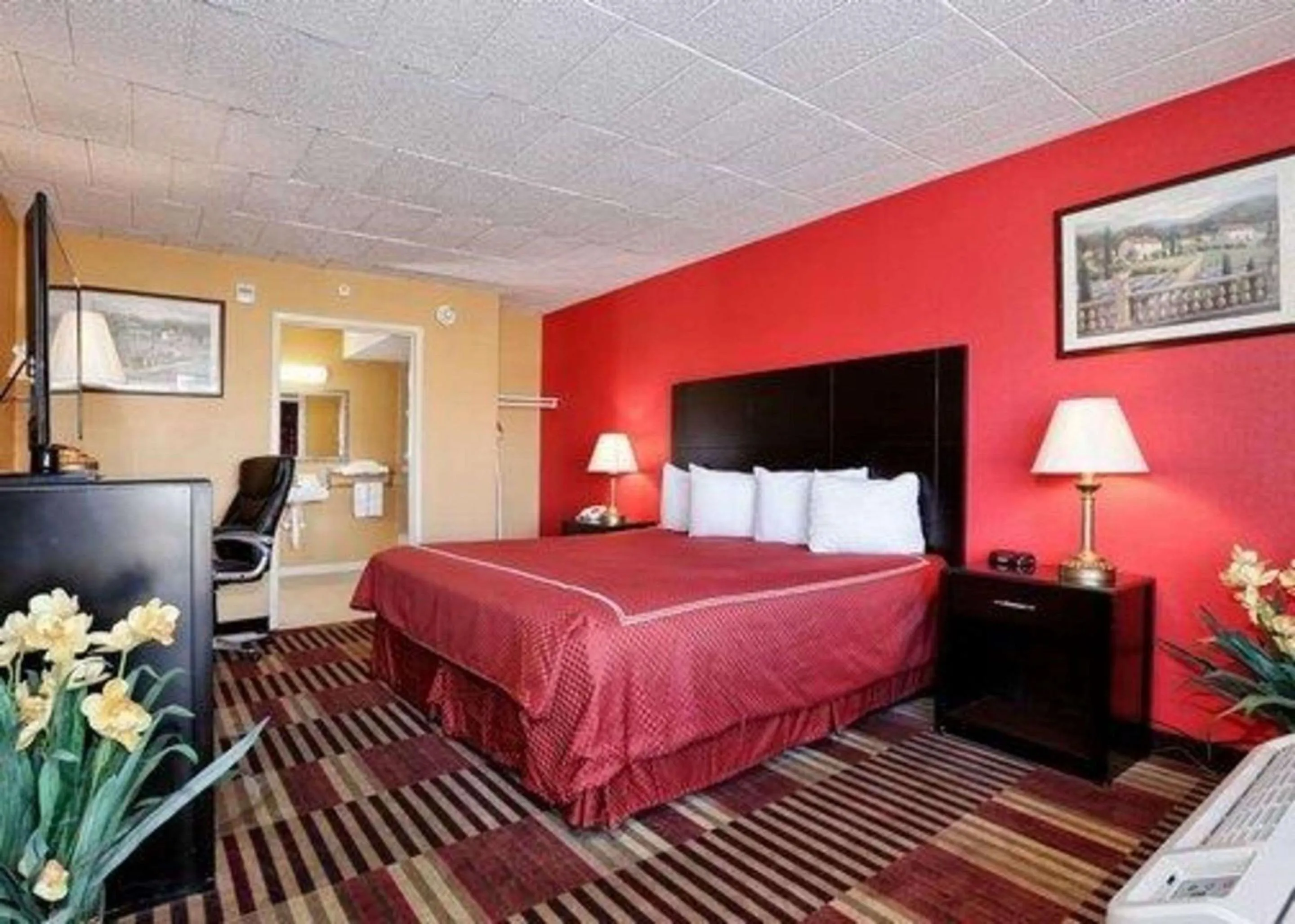 Photo of the whole room in Rodeway Inn Newark