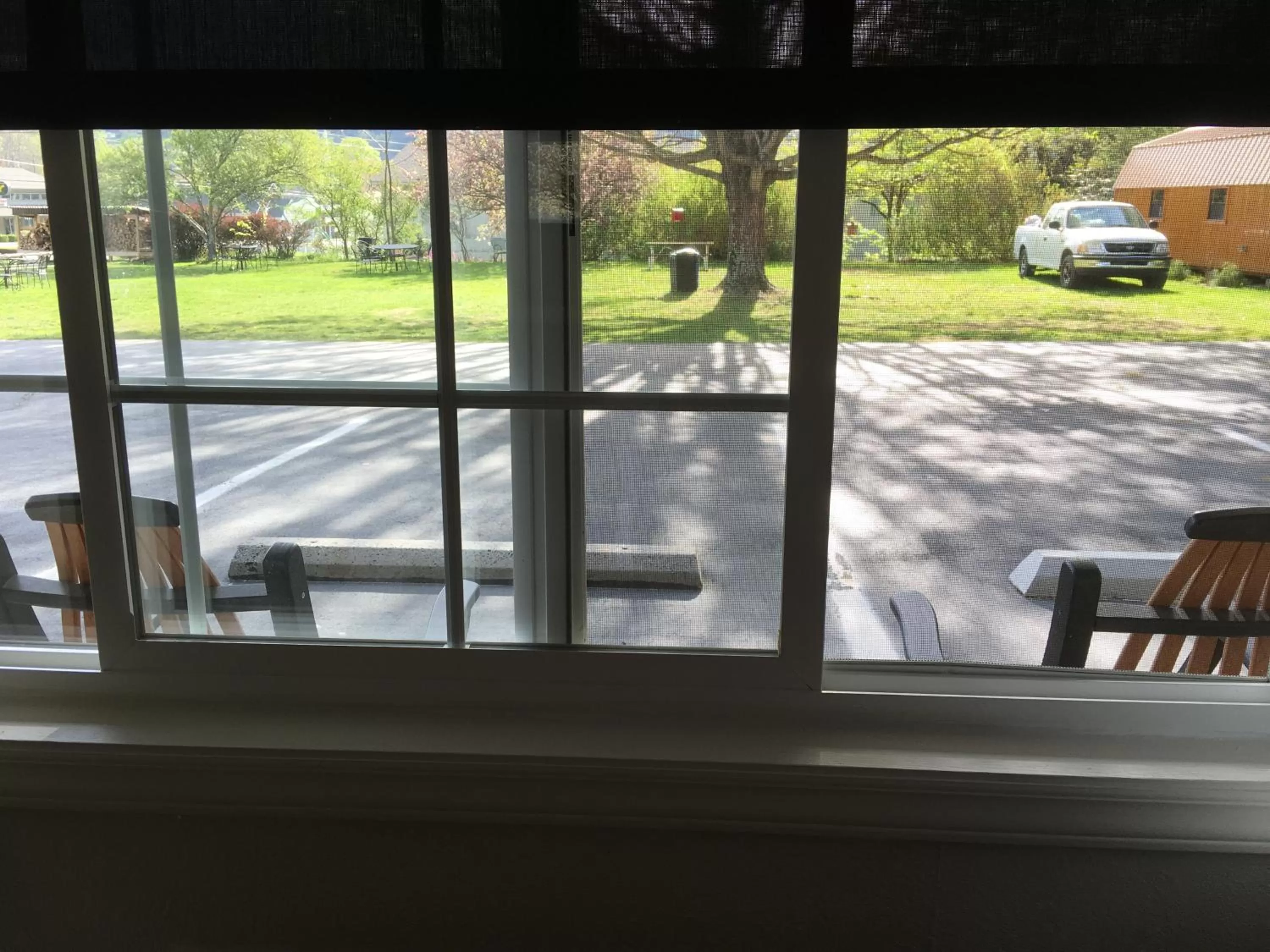 Garden view in Cardinal Inn