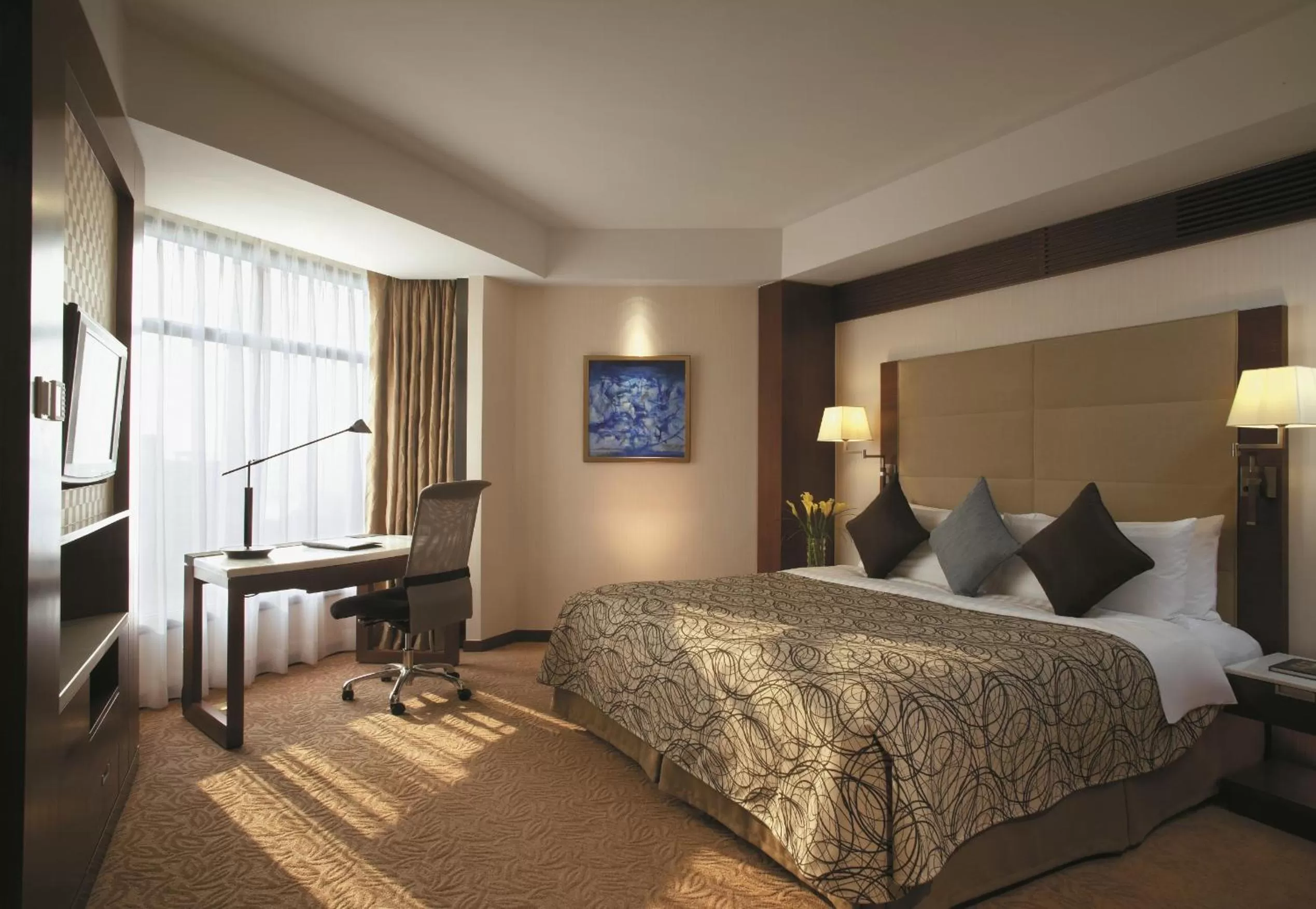 Coffee/tea facilities, Bed in Shangri-La Shenzhen - Nearby Luohu Border, Outdoor Swimming Pool