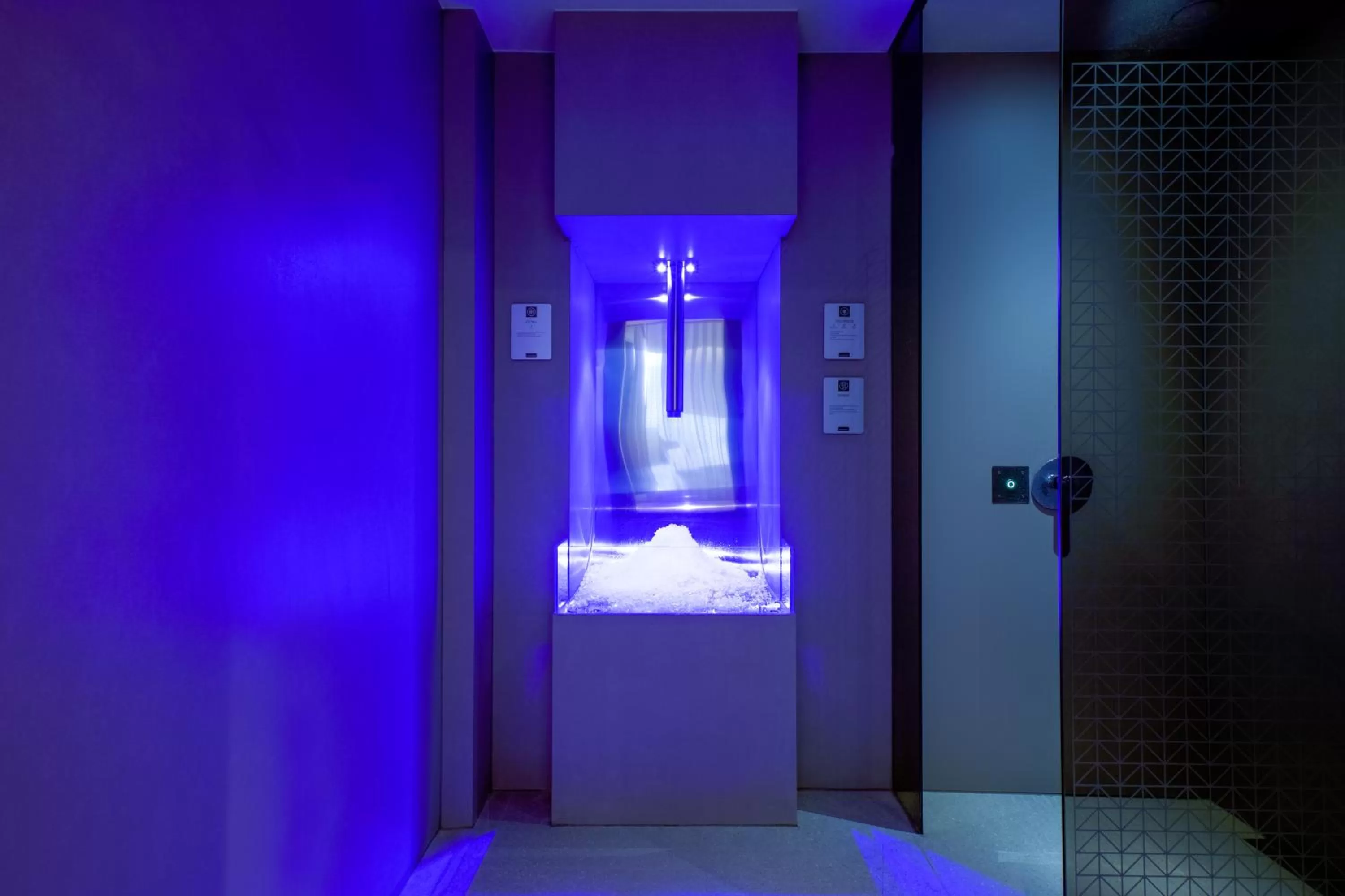 Shower in Maritim Hotel Plaza Tirana