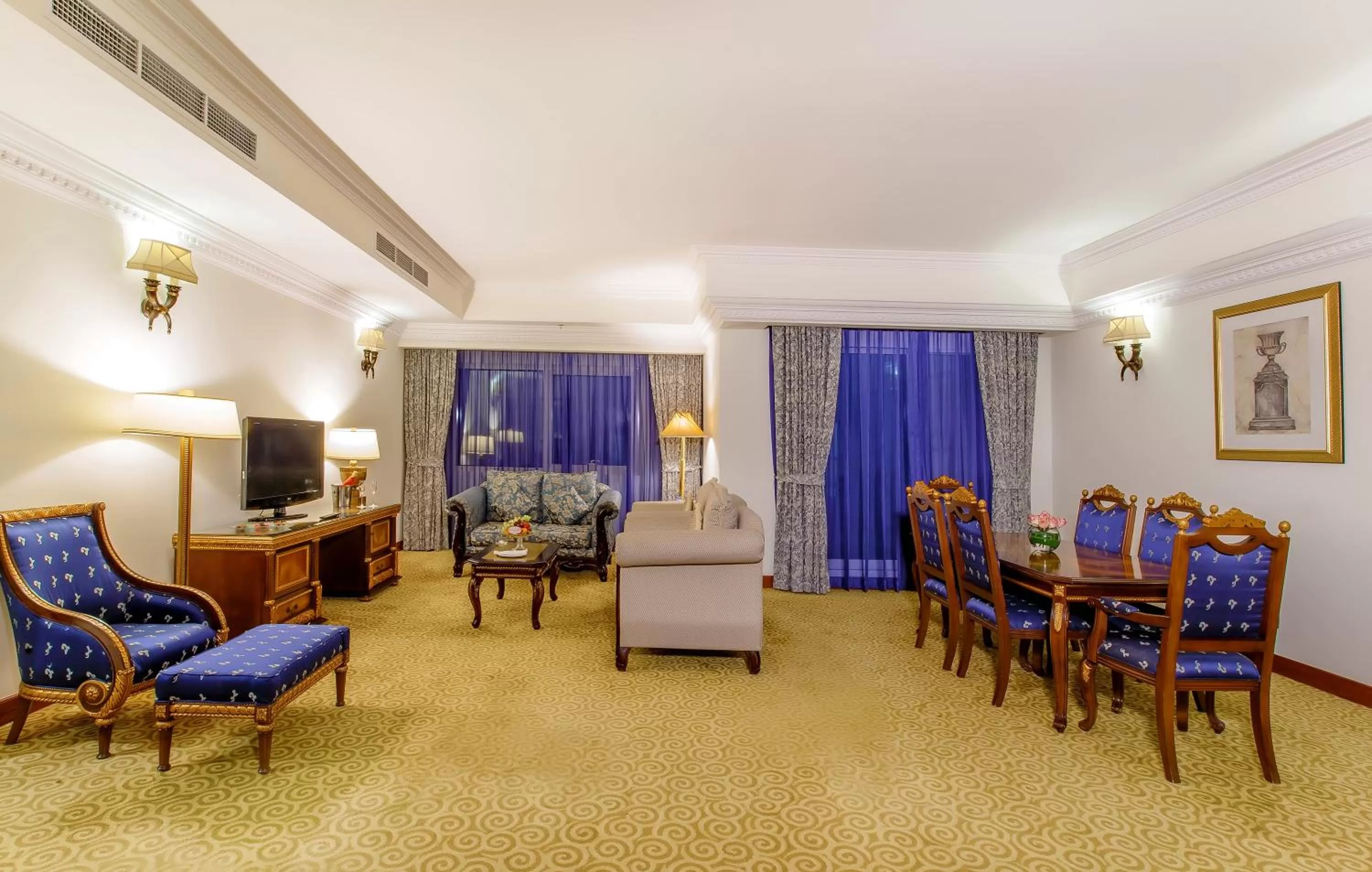 Living room in Grand Excelsior Hotel Bur Dubai