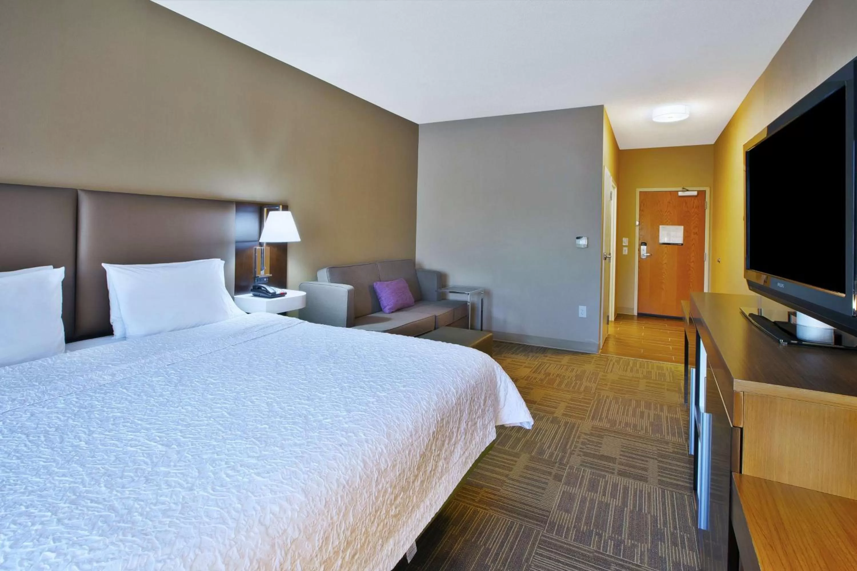 Bedroom, Bed in Hampton Inn Commerce/Novi