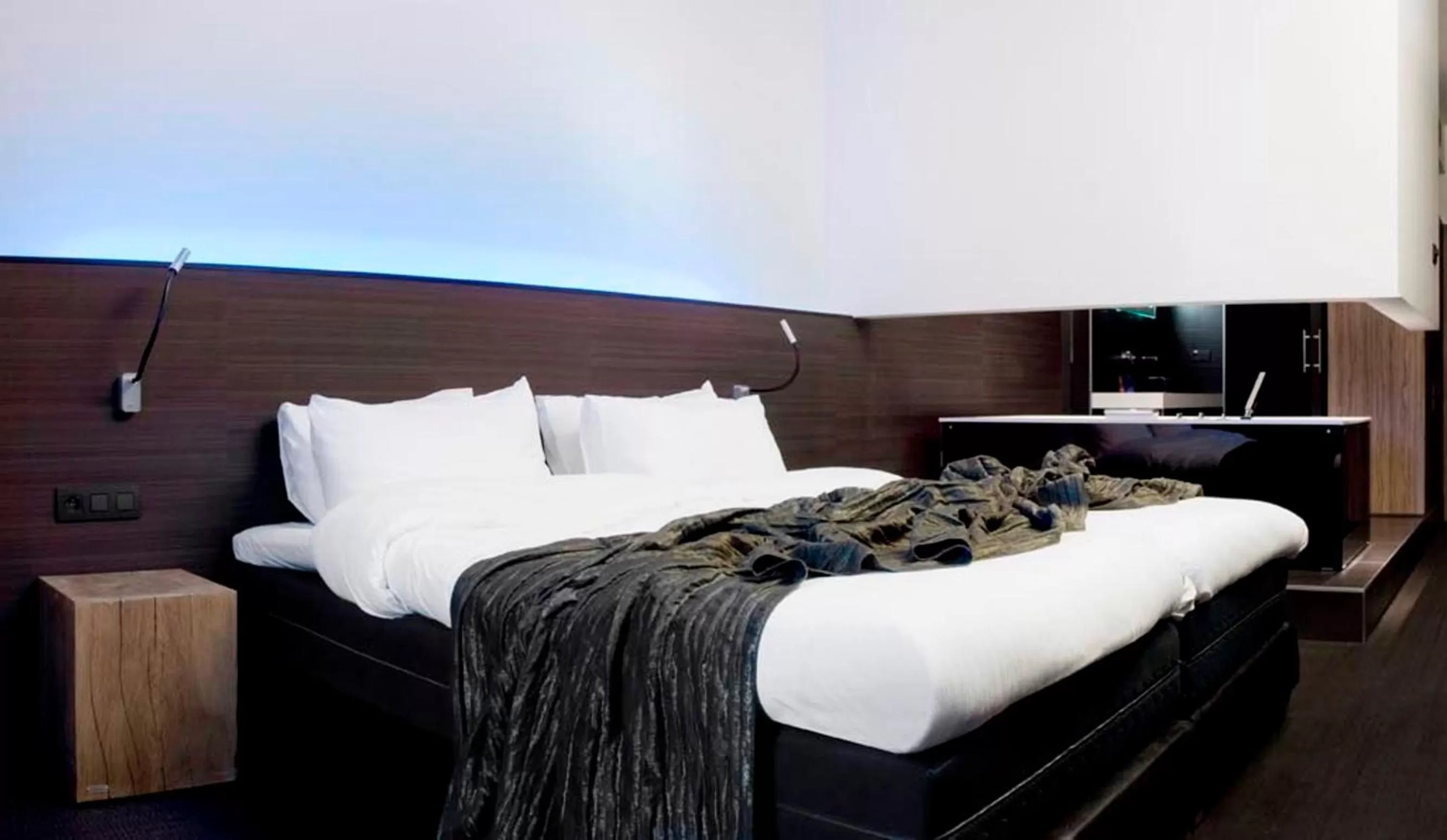 Bed in Carbon Hotel